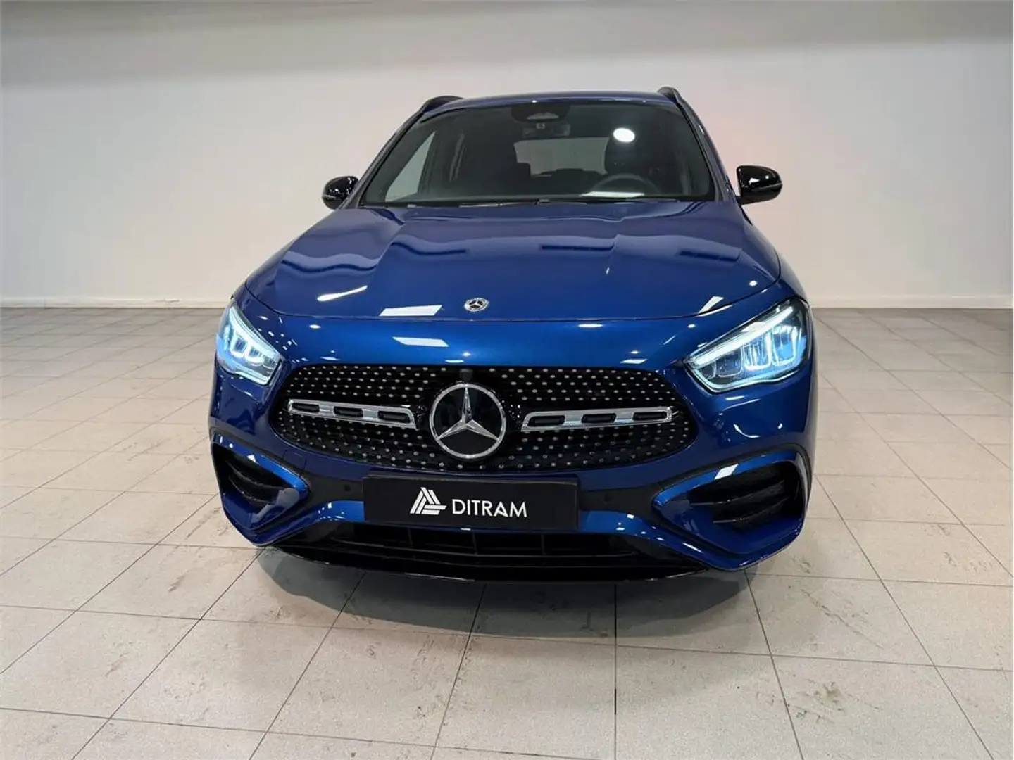 Mercedes-Benz GLA 200 D - 2