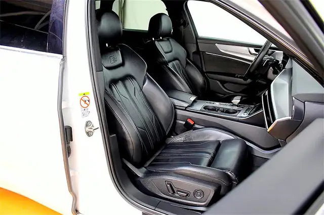 Audi A6 view 5