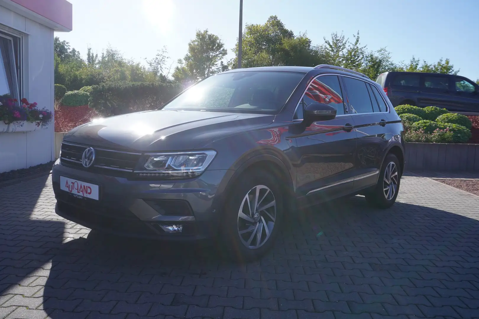 Volkswagen Tiguan 1.4 TSI Comfortline DSG Navi LED ACC 360° Grau - 2
