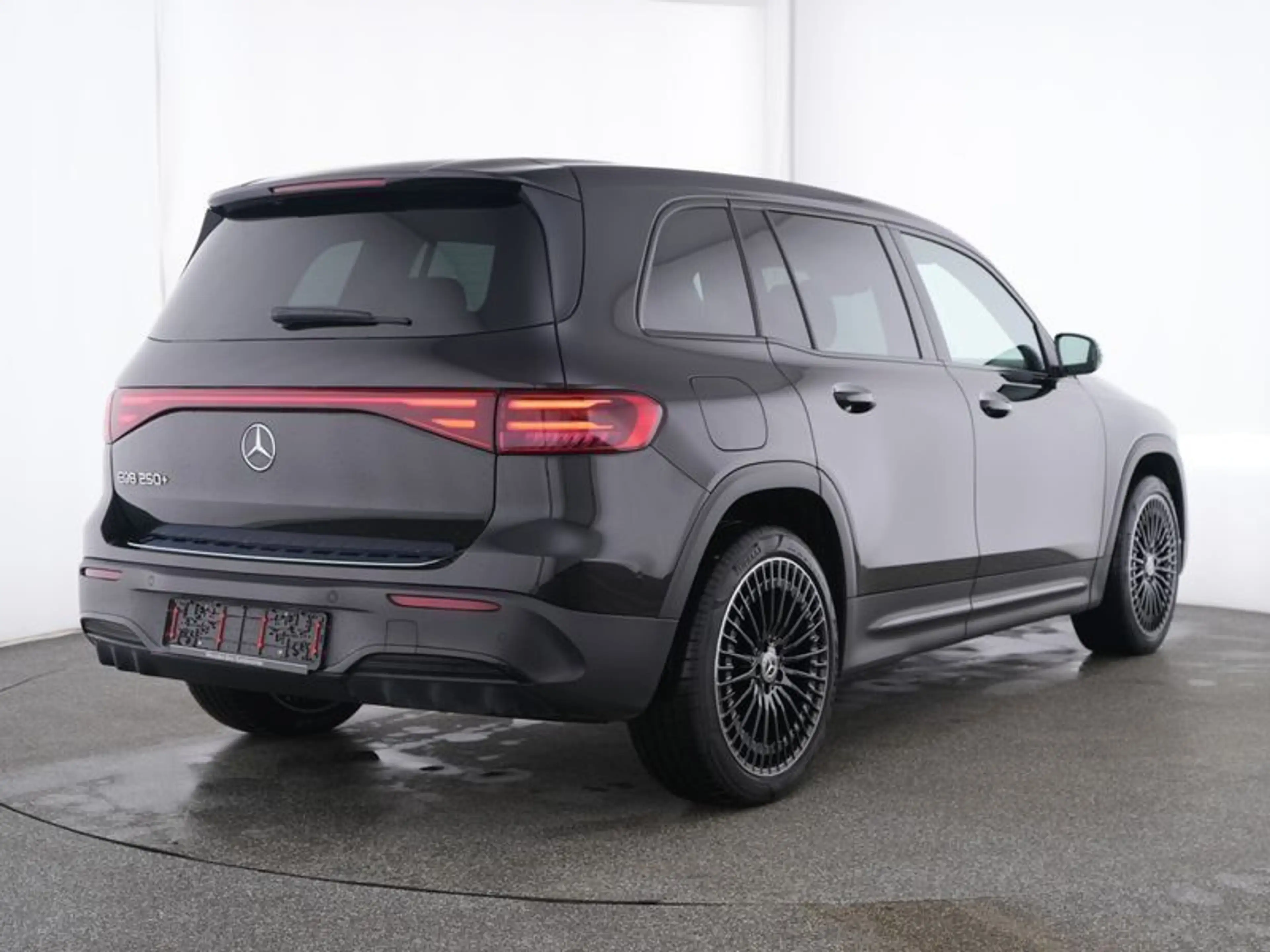 Mercedes-Benz EQB 250 AMG-ADVANCED NIGHT 20"+DÄMPFUNG WDG VZA — photo 3