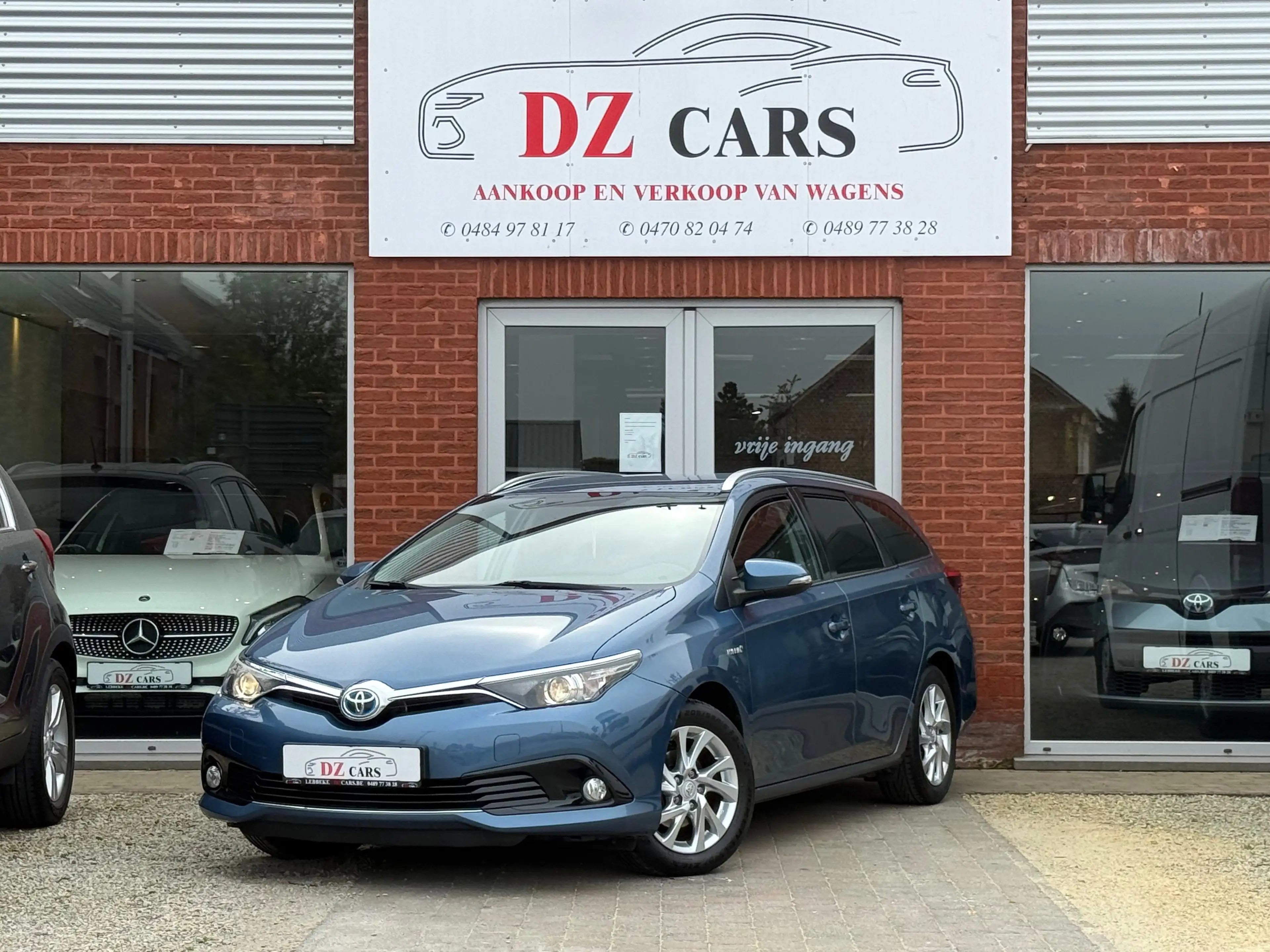 Toyota Auris Auris SW HEV 1.8i HSD Lounge E-CVT — photo 2