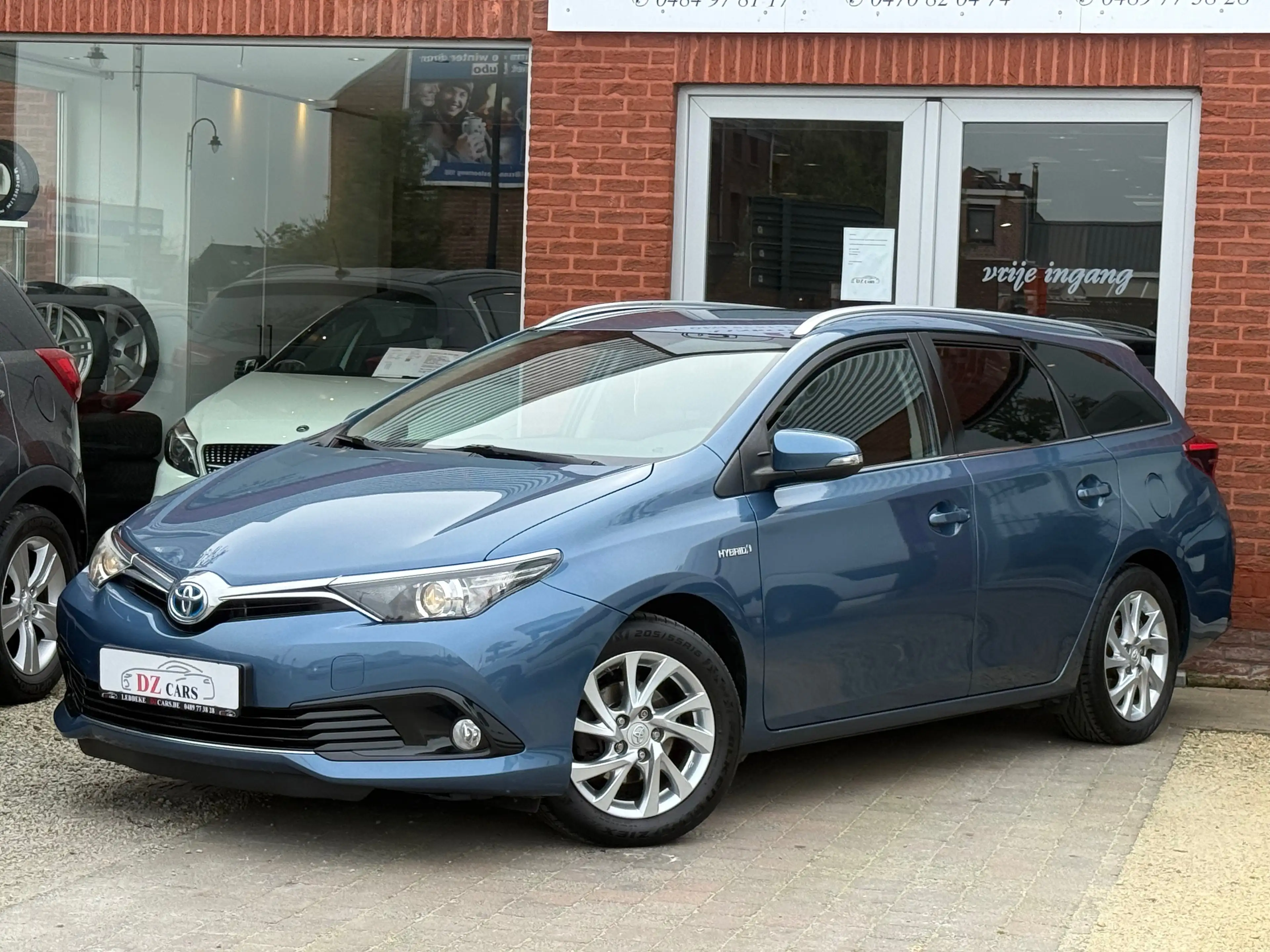 Toyota Auris Auris SW HEV 1.8i HSD Lounge E-CVT — photo 3