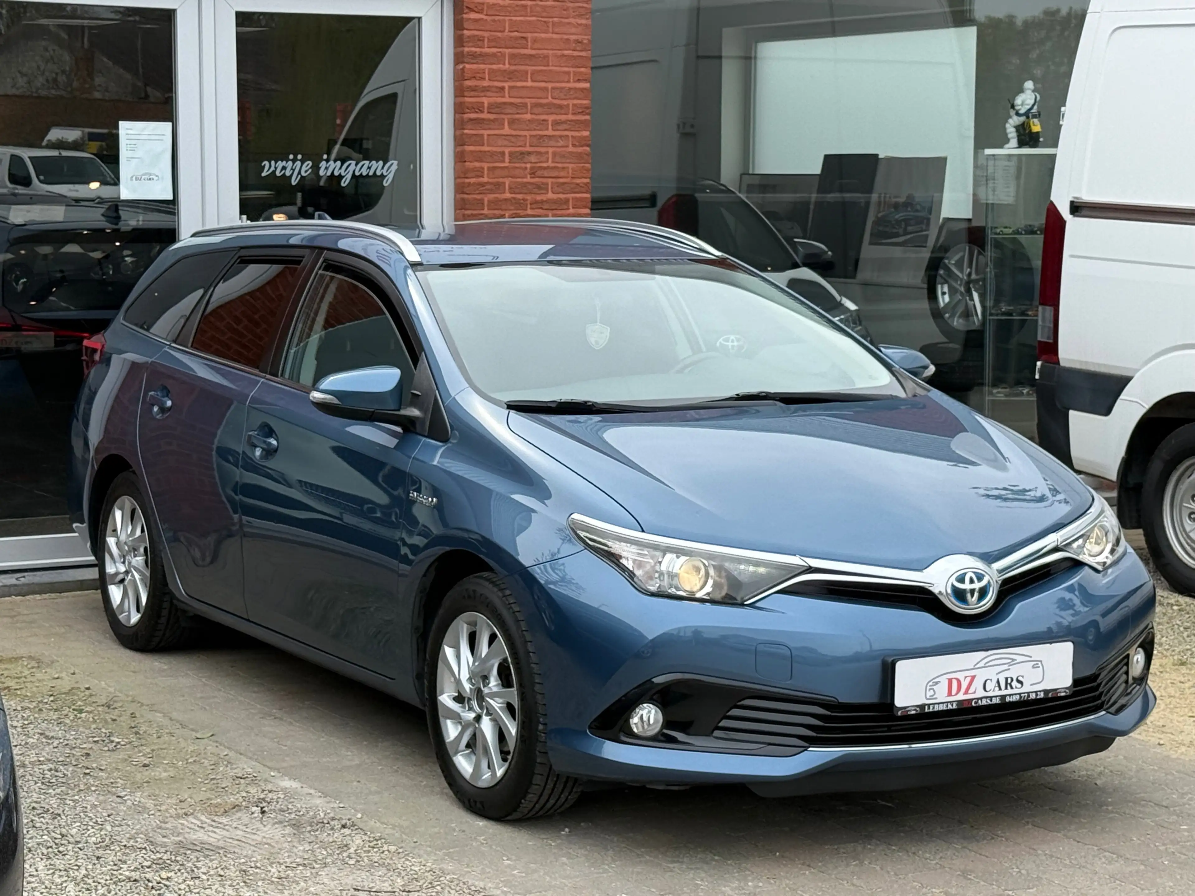 Toyota Auris Auris SW HEV 1.8i HSD Lounge E-CVT — photo 12