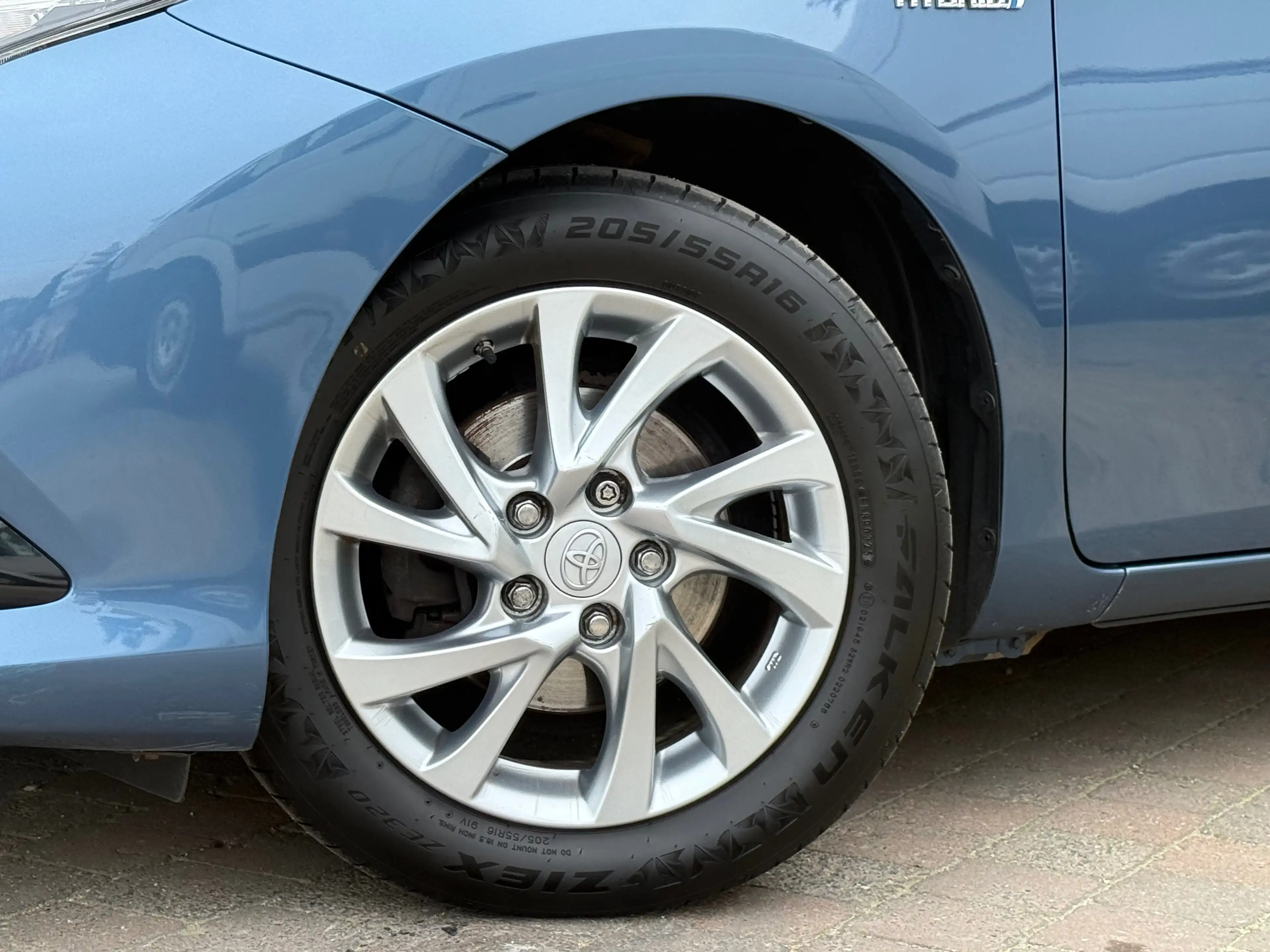 Toyota Auris Auris SW HEV 1.8i HSD Lounge E-CVT — photo 8