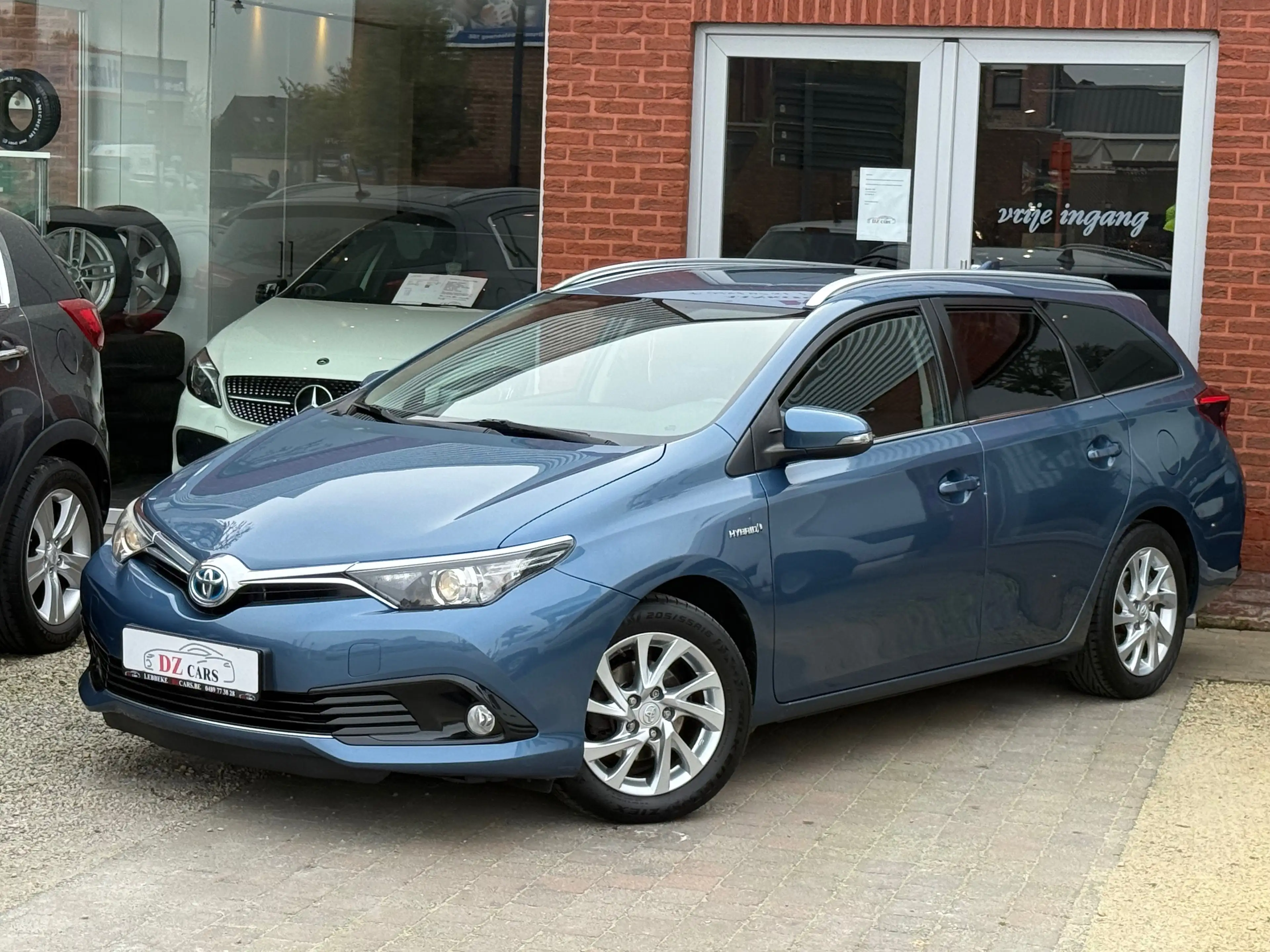 Toyota Auris Auris SW HEV 1.8i HSD Lounge E-CVT — photo 4