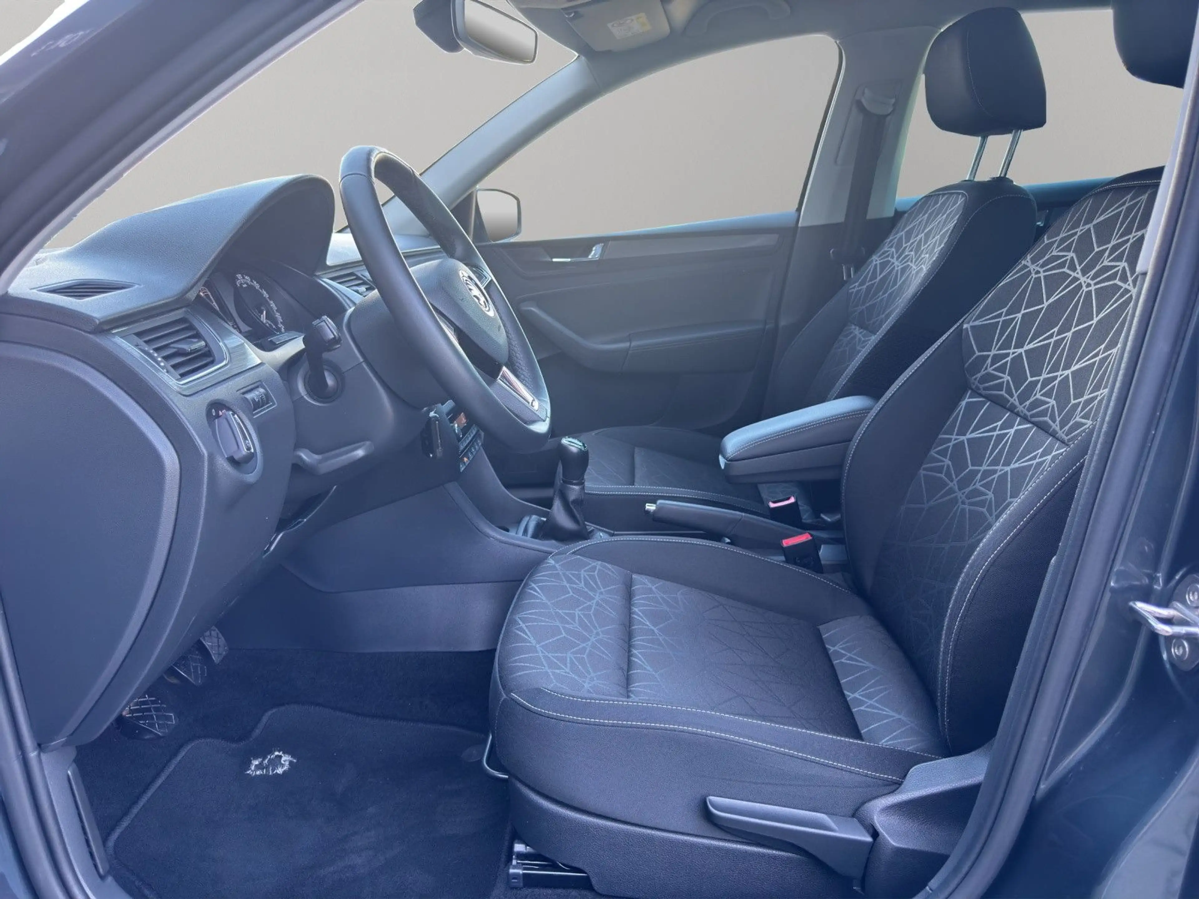 Skoda Rapid/Spaceback Spaceback Clever*Xenon*aus 1.Hand* — photo 9