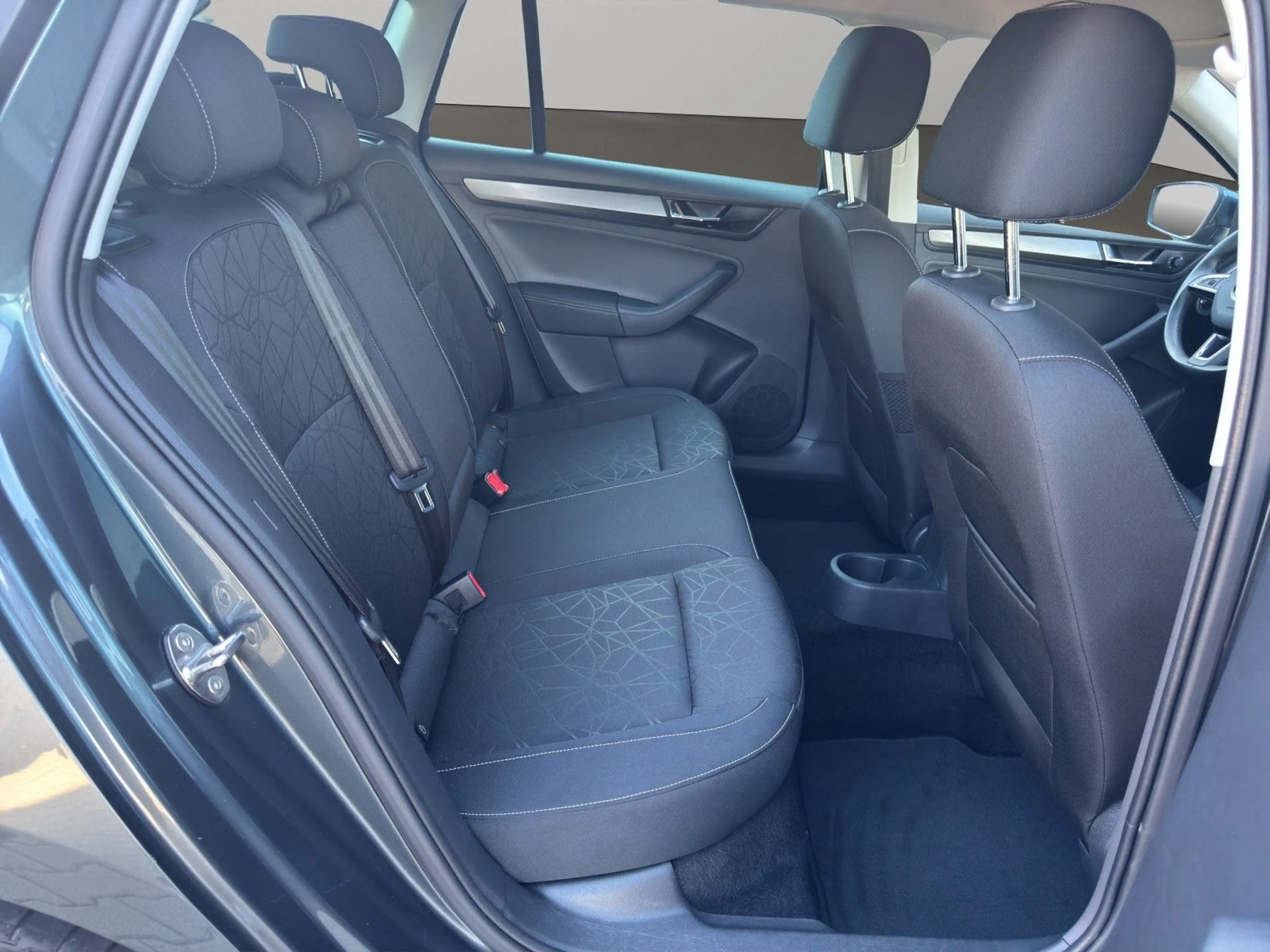 Skoda Rapid/Spaceback Spaceback Clever*Xenon*aus 1.Hand* — photo 12