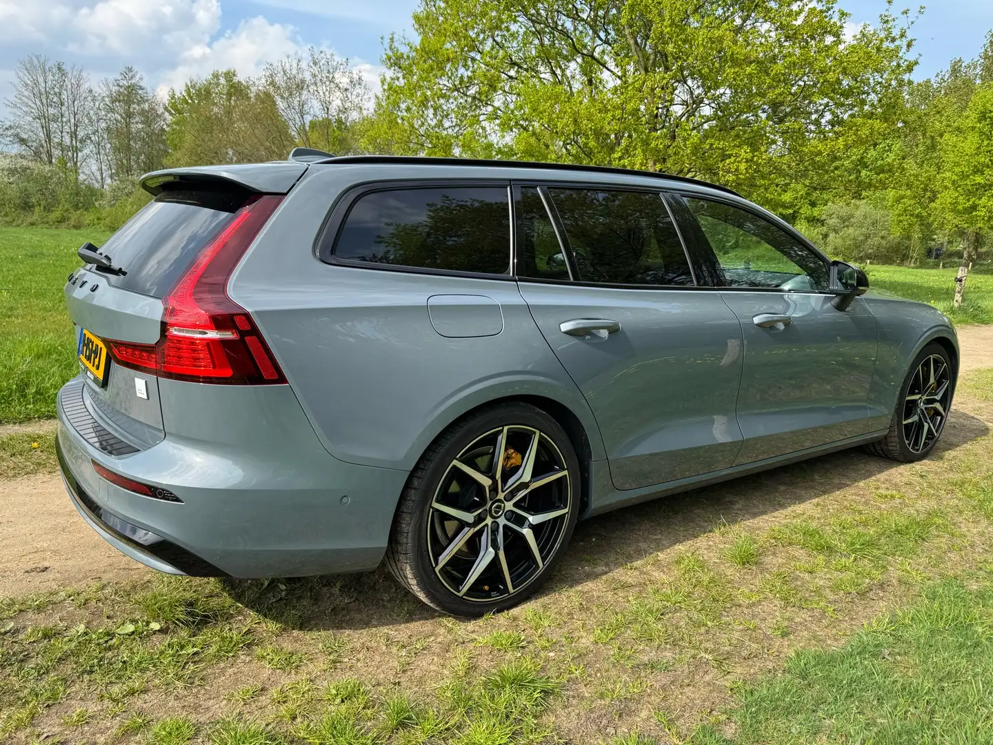 Volvo V60 2.0 T8 AWD Polestar Engineered 455pk Long Range Grey - 2