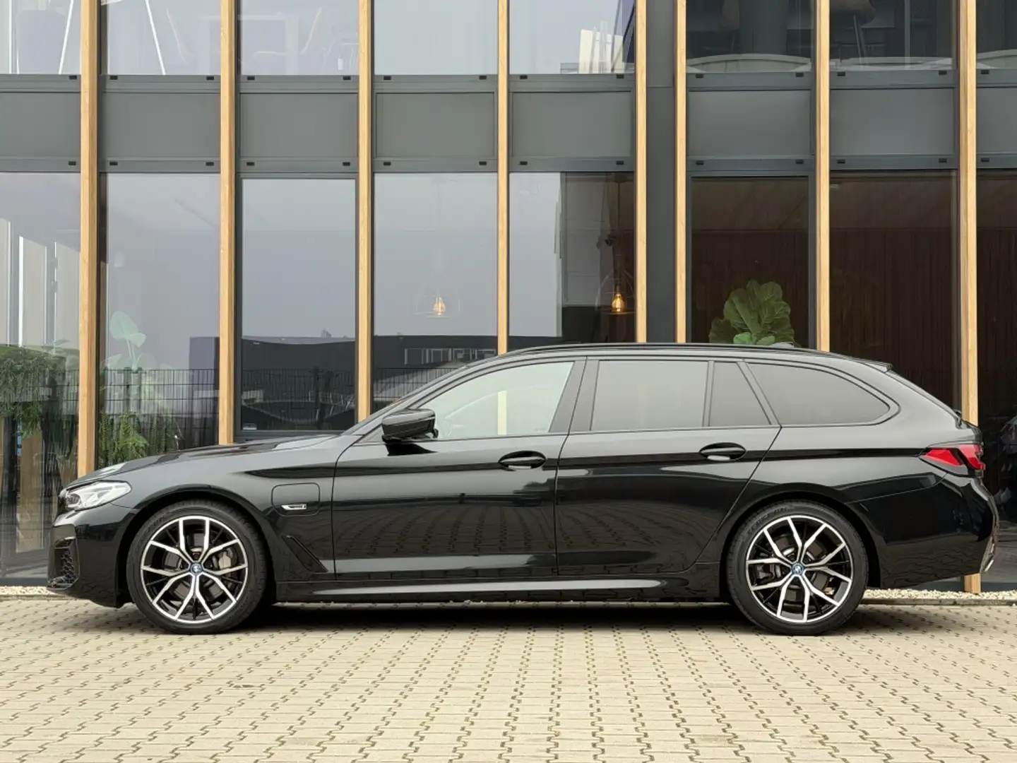 BMW 530 5-serie Touring Touring 530e xDrive Business Editi Noir - 2