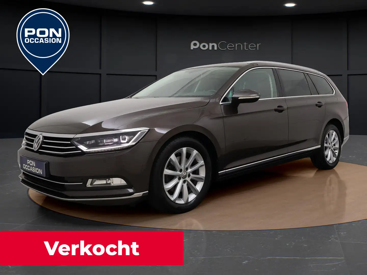 Volkswagen Passat Variant 1.8 TSI 180 PK DSG Highline | Navigatie | Parkeerh Bruin - 1