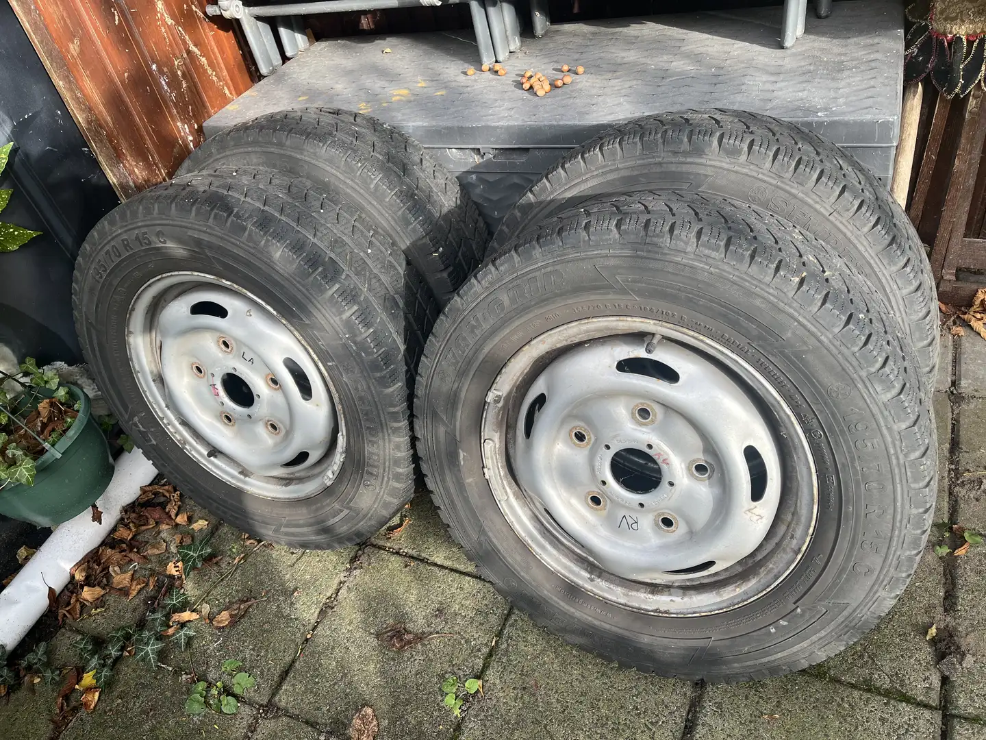 Ford Transit Bus Set winterbanden op velg 195/70 R 15 C - 2