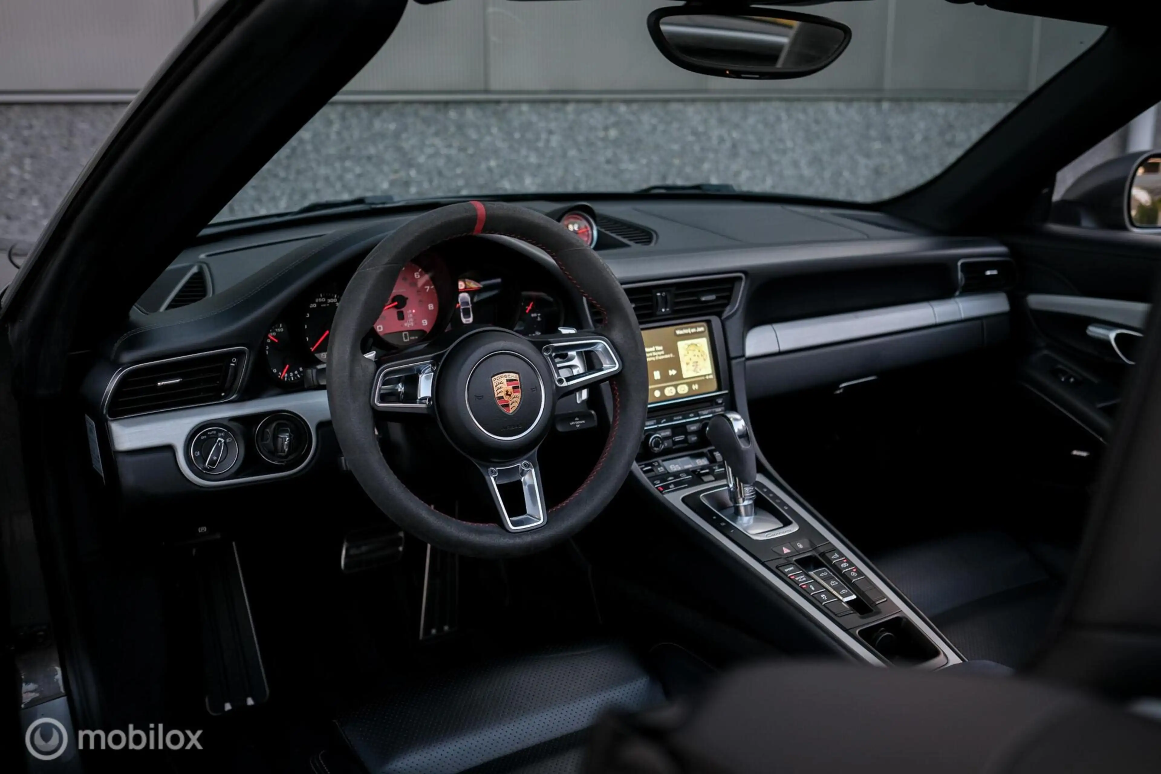 Porsche 991 Cabrio 3.8 Carrera 4S — photo 4
