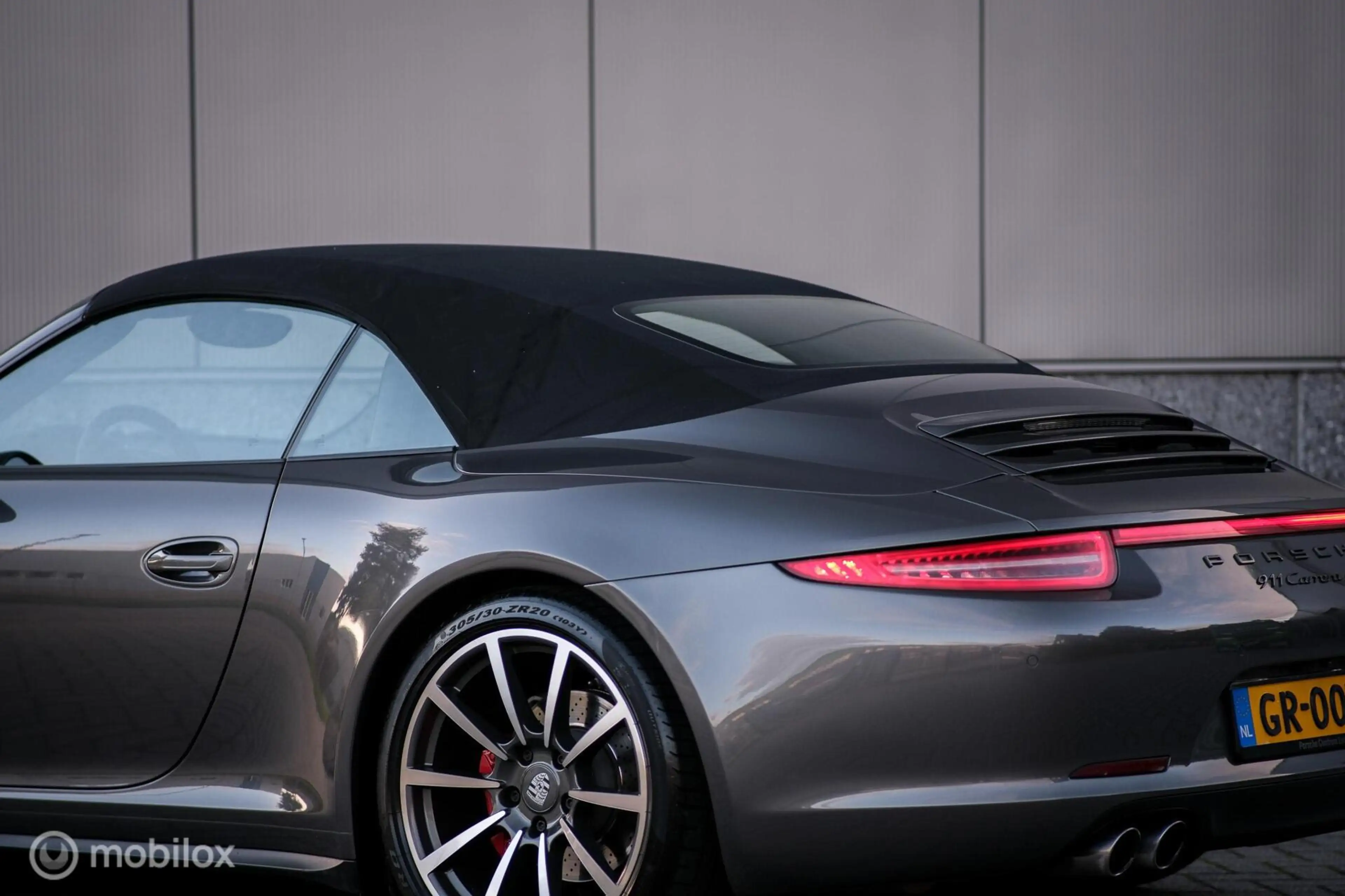 Porsche 991 Cabrio 3.8 Carrera 4S — photo 11