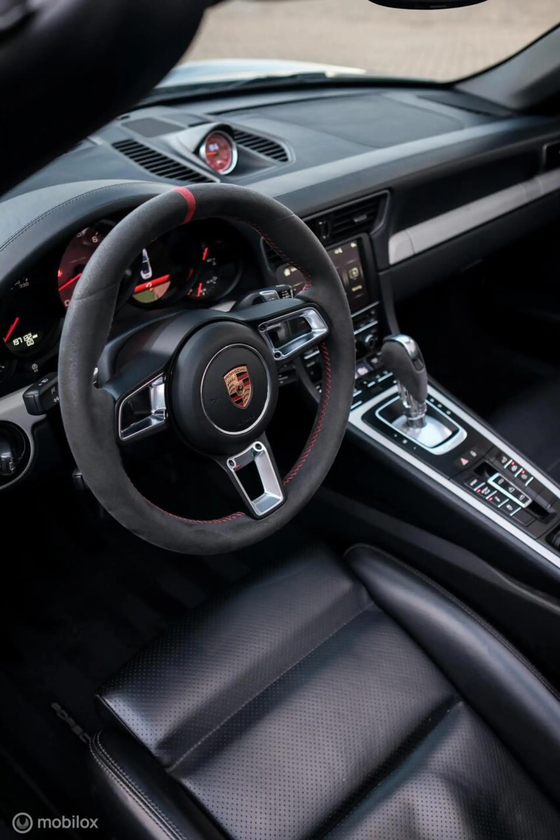 Porsche 991 Cabrio 3.8 Carrera 4S — photo 14