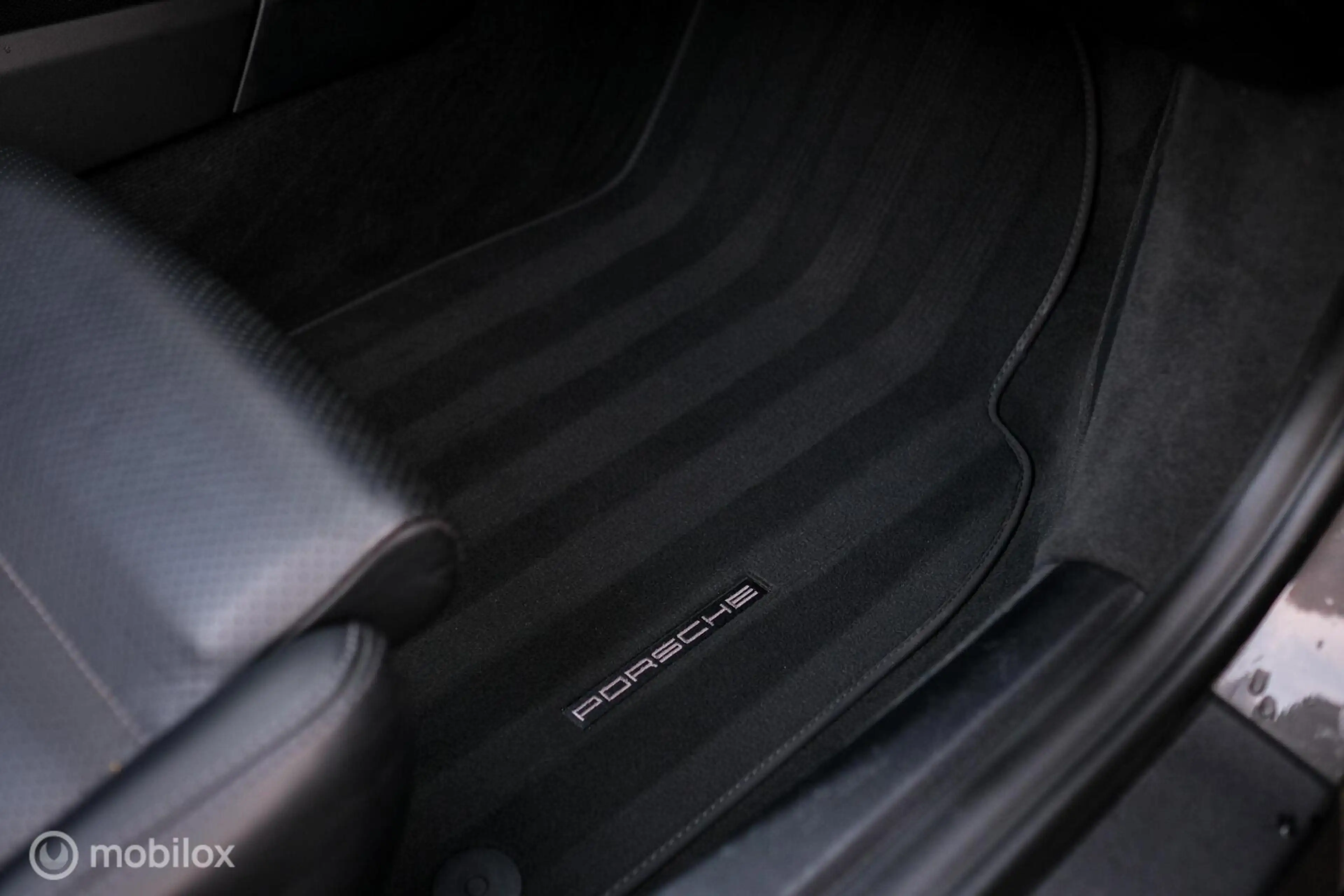 Porsche 991 Cabrio 3.8 Carrera 4S — photo 24