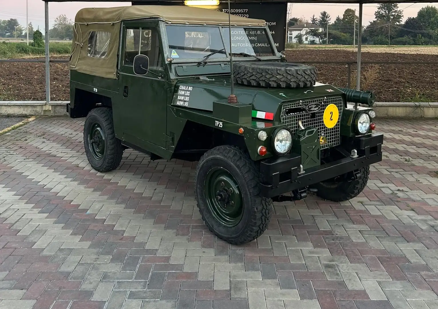 Land Rover Defender Half Ton - 1