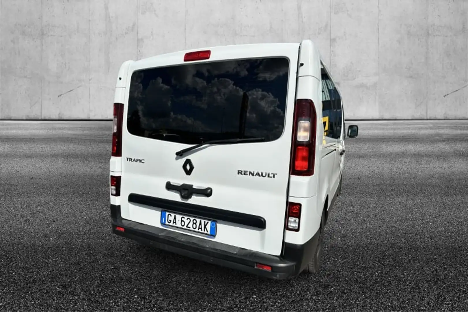 Renault Trafic T29 2.0 dCi 120CV PL-TN Intens Heavy Weiß - 2
