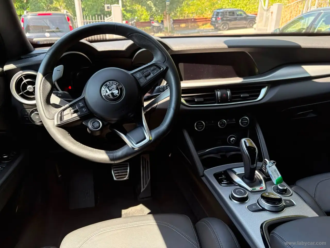 Alfa Romeo Stelvio 2025 — фото 11