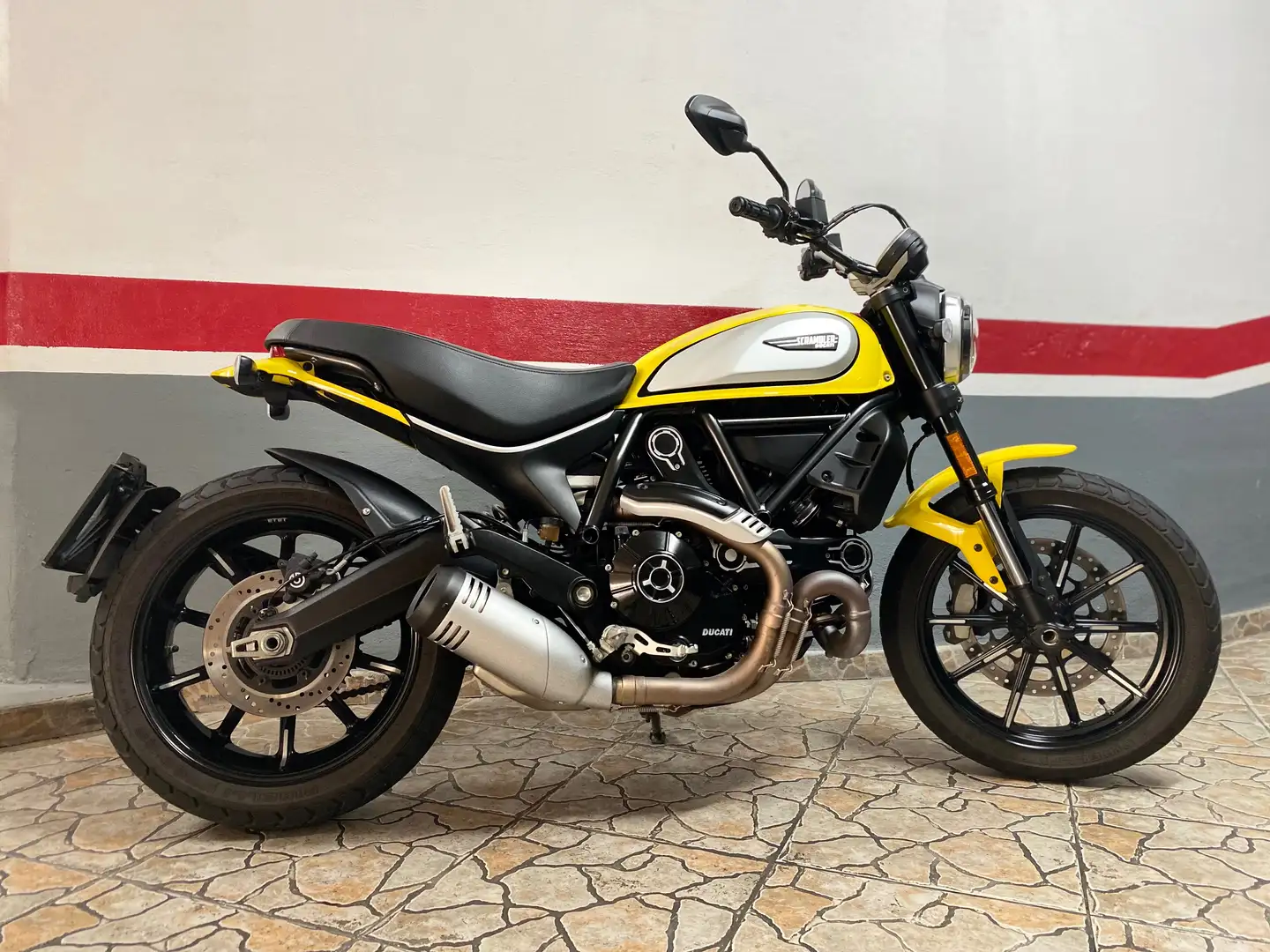 Ducati Scrambler Icon Yellow - 2