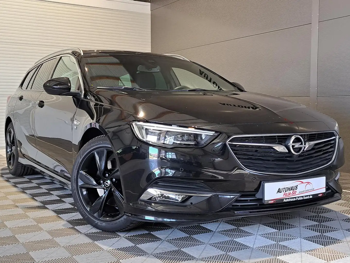 Opel Insignia 2.0 CDTI OPC Line°LED°AHK°Shzg°DAB°FSE Schwarz - 1