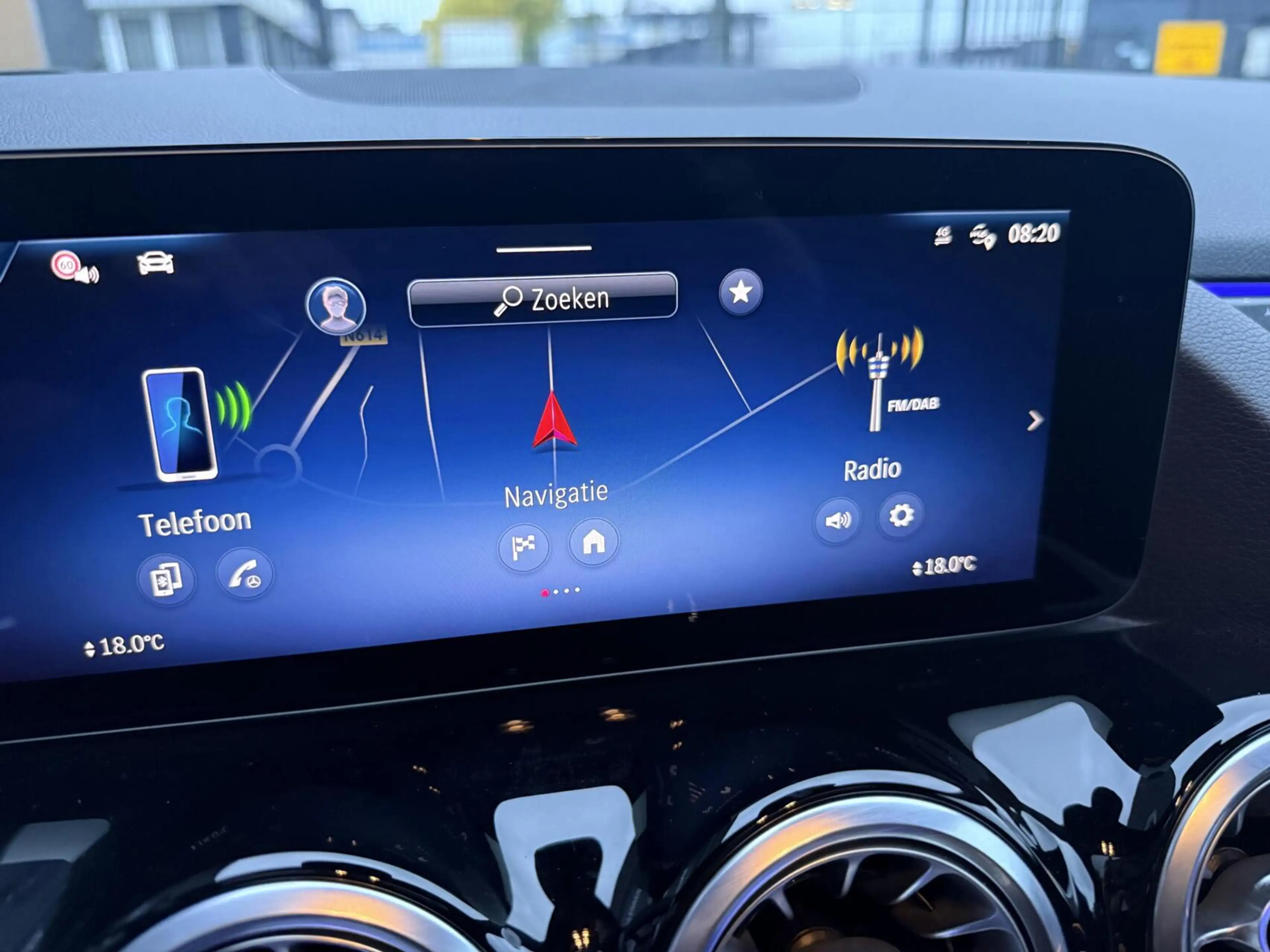 Mercedes-Benz GLA 180 AMG Line MILD-HYBRID PANO LEER HEAD UP — photo 19