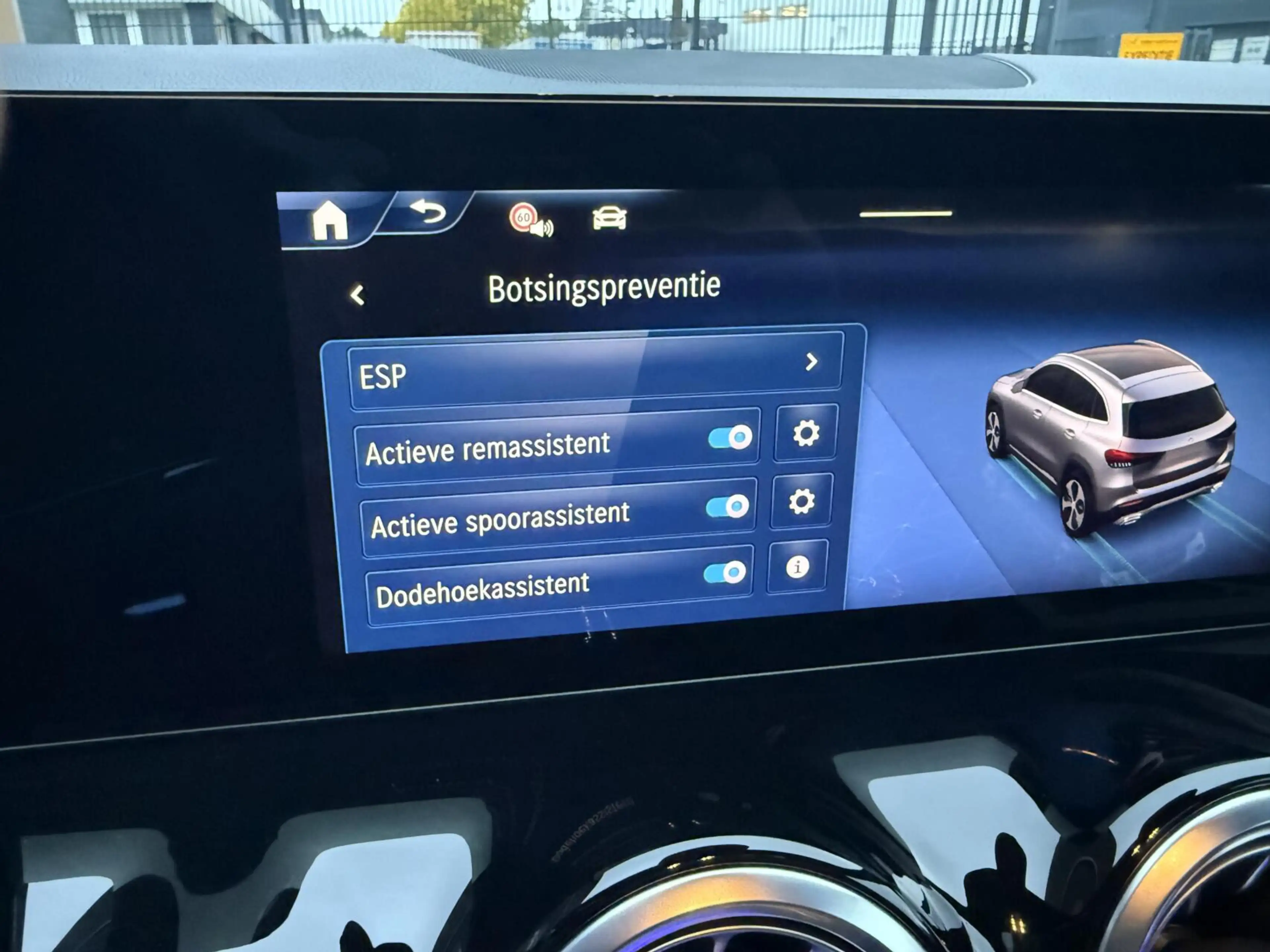 Mercedes-Benz GLA 180 AMG Line MILD-HYBRID PANO LEER HEAD UP — photo 18
