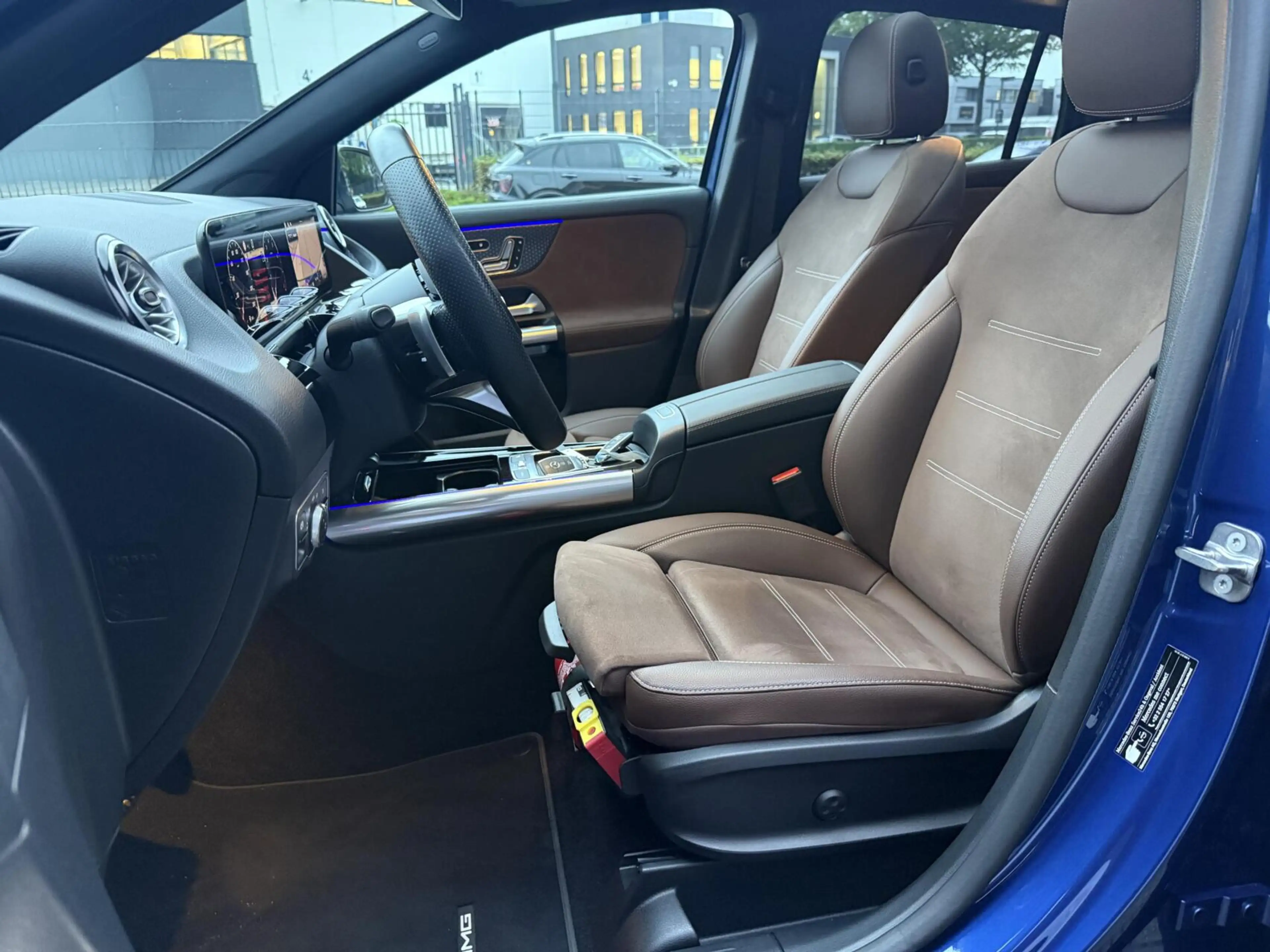 Mercedes-Benz GLA 180 AMG Line MILD-HYBRID PANO LEER HEAD UP — photo 4