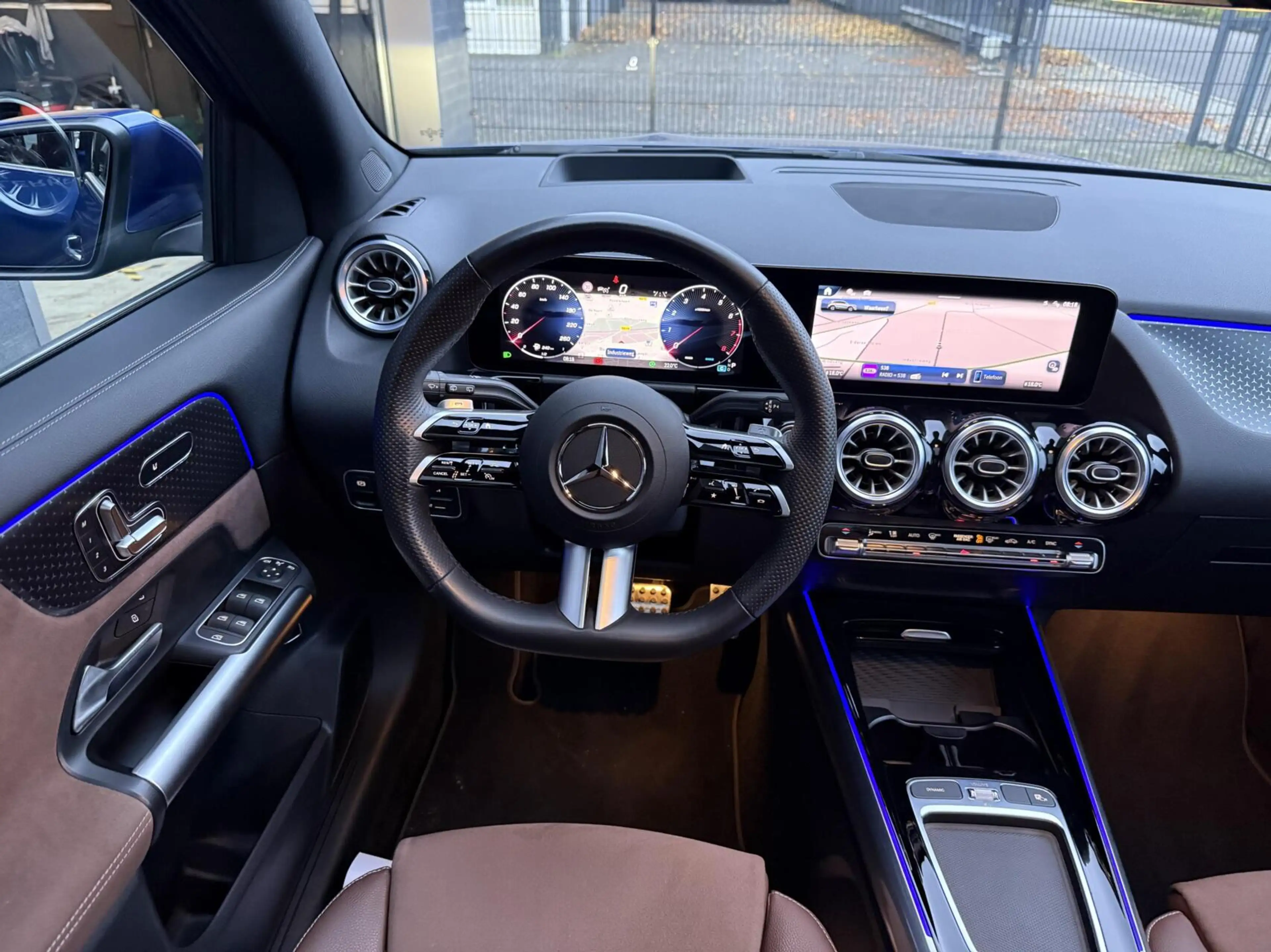 Mercedes-Benz GLA 180 AMG Line MILD-HYBRID PANO LEER HEAD UP — photo 9