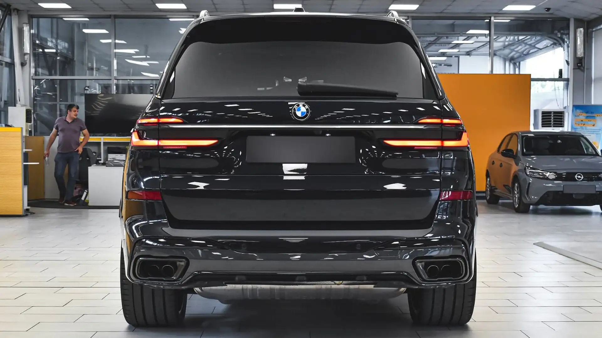 BMW X7 xDrive40i M Sport Sportautomatic Schwarz - 2