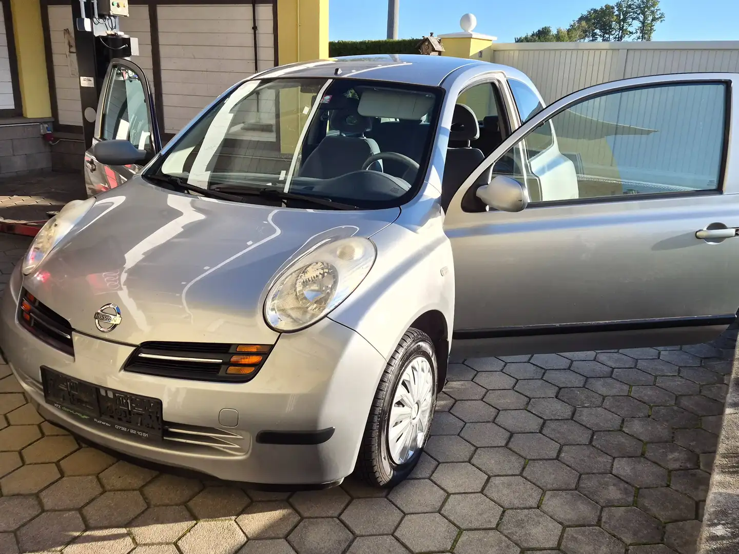 Nissan Micra Micra 1,2 16V Silber - 2