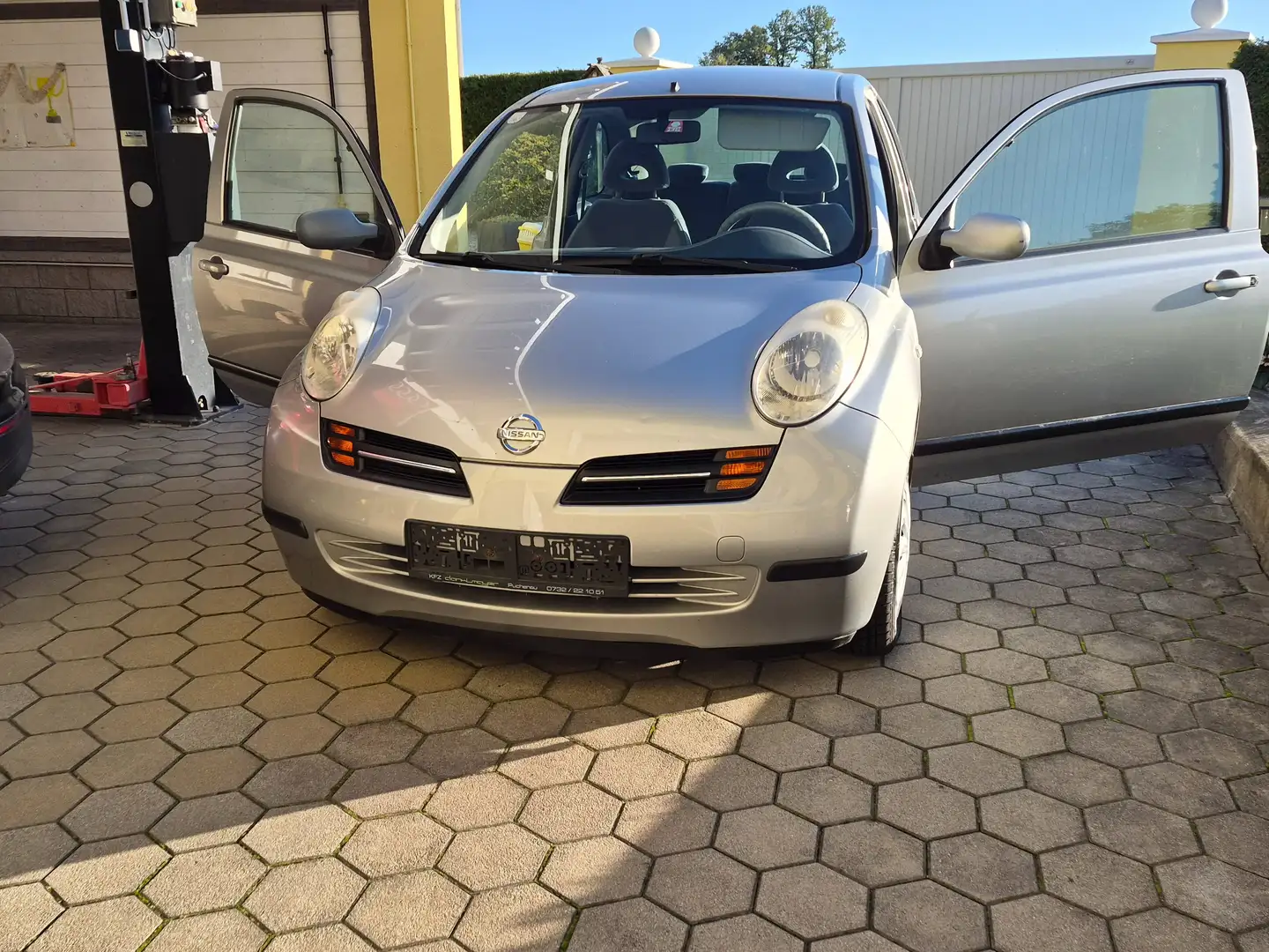 Nissan Micra Micra 1,2 16V Silber - 1
