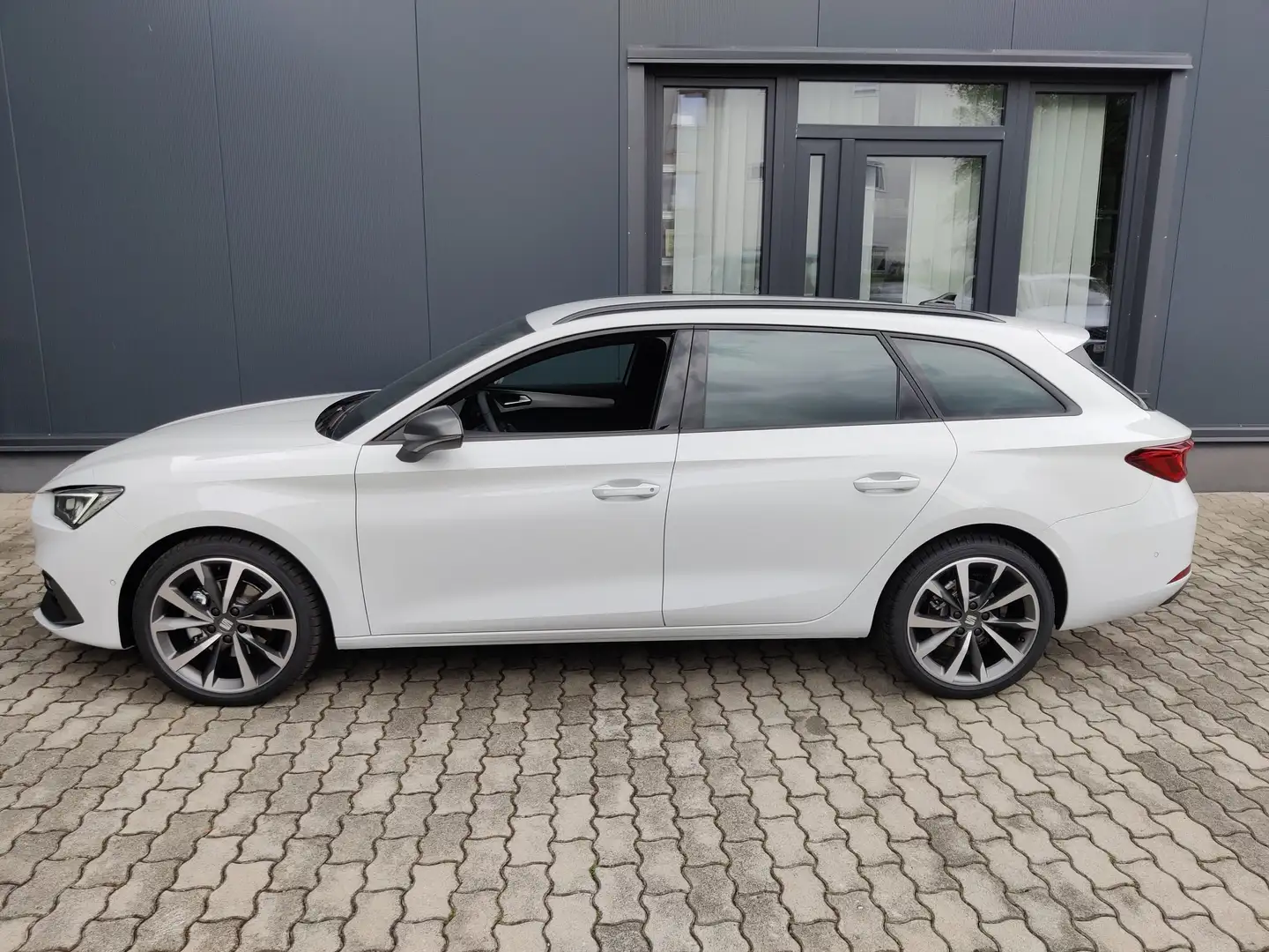 SEAT Leon FR Kombi 1,5 TSI Weiß - 2