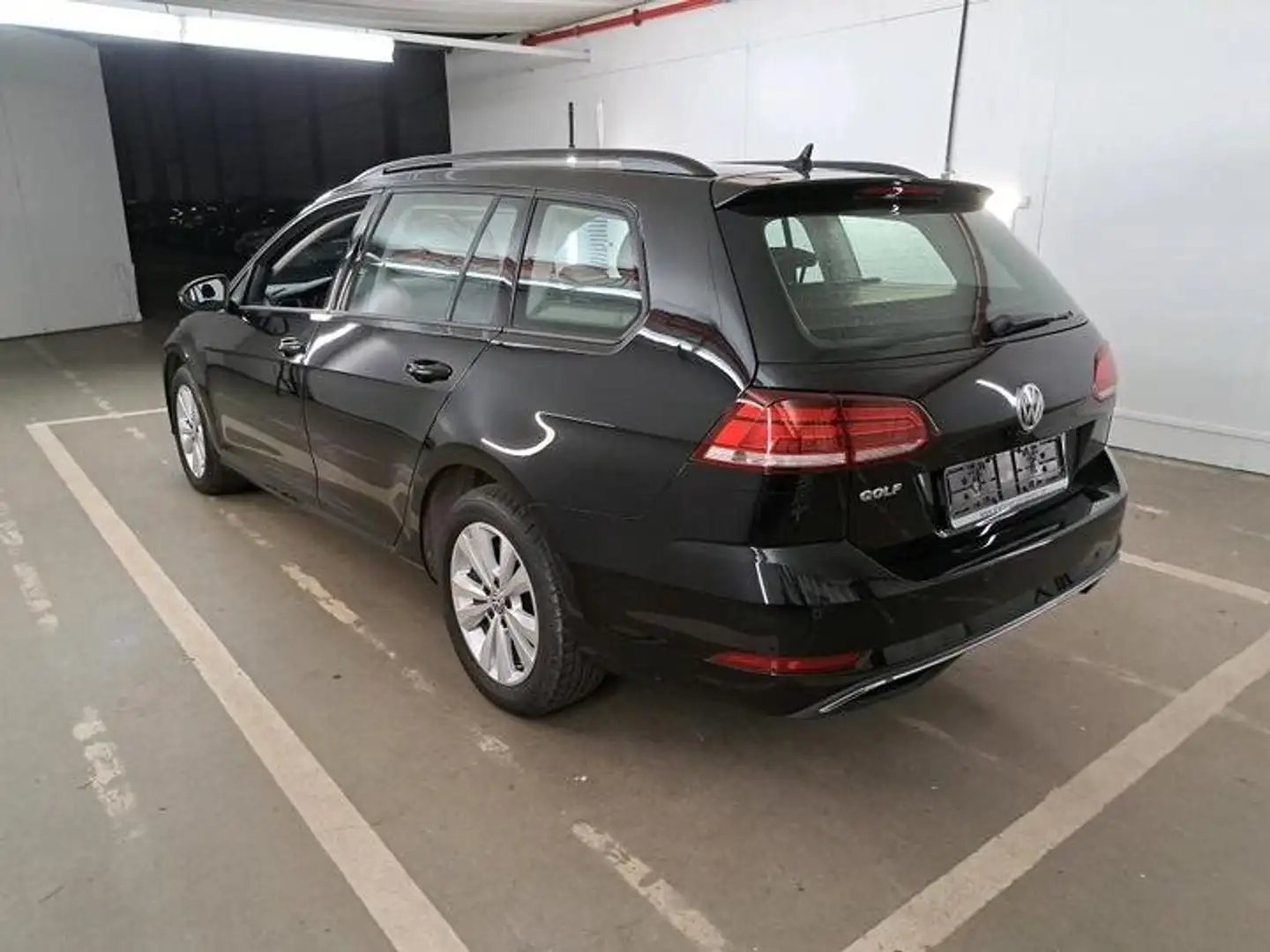 Volkswagen Golf Variant 1.6 SCR TDi Comfortline Schwarz - 2