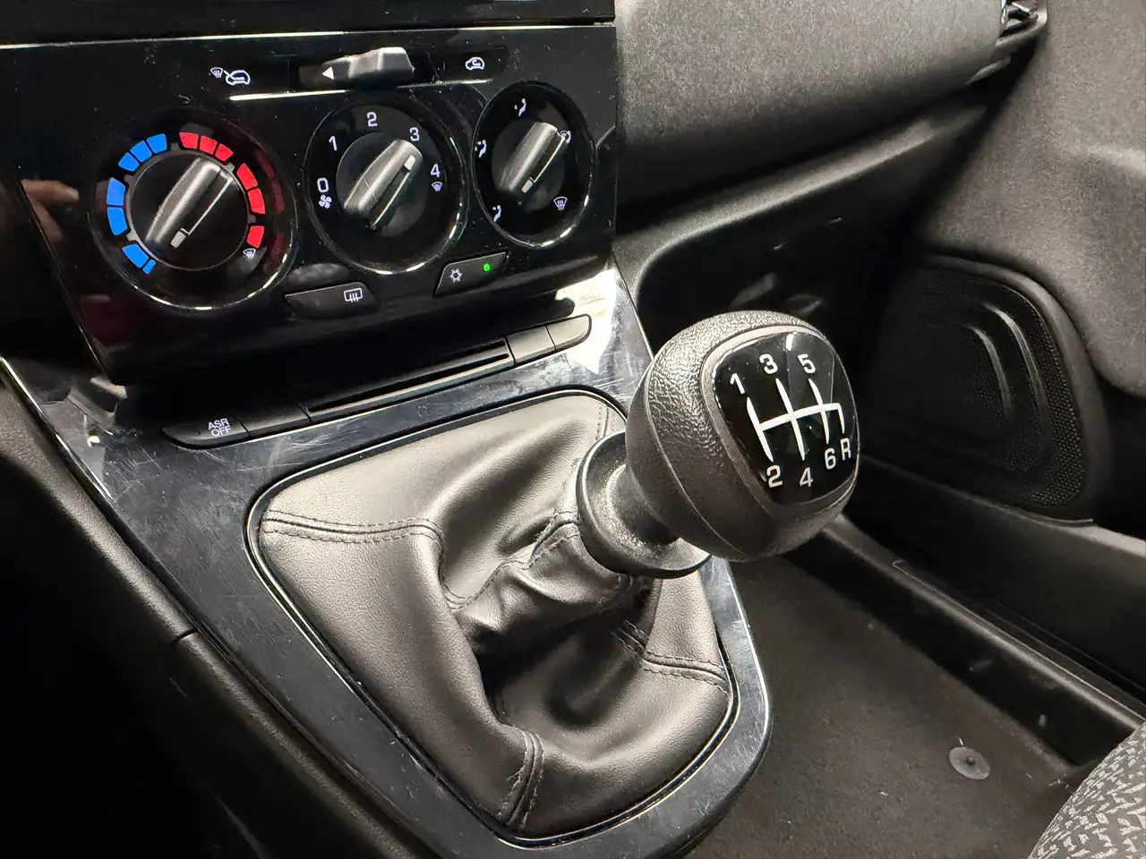 Lancia Ypsilon 2023 — фото 15