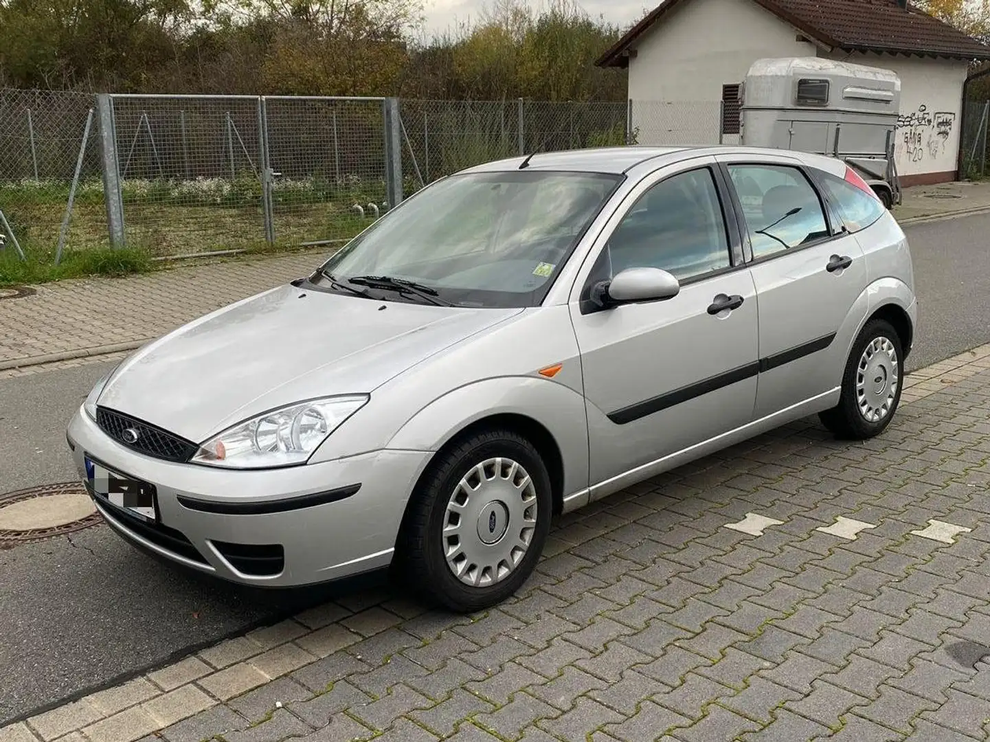 Ford Focus 1,6 + 57000 KM + neue Hauptuntersuchung ! Silber - 1