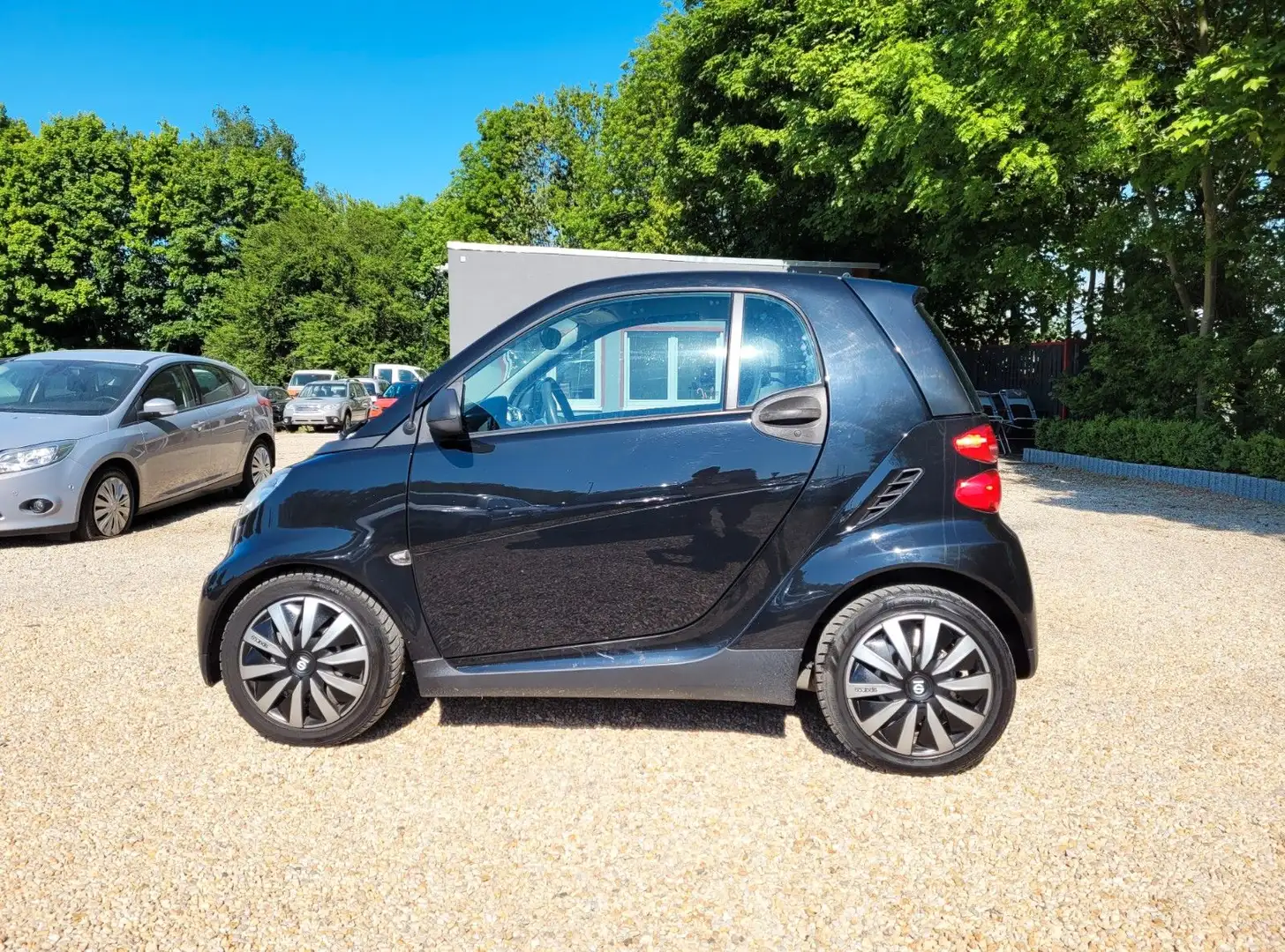 smart forTwo Coupe Micro Hybrid Drive*Aut*Klima*SR+WR* Schwarz - 2