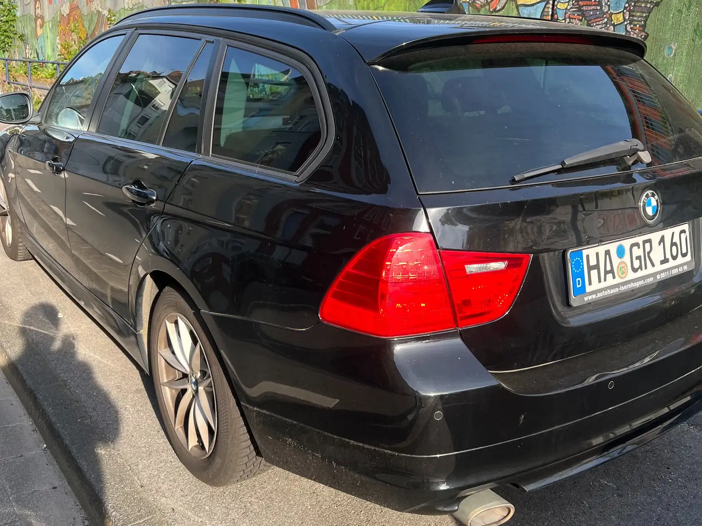 BMW 320 320d DPF Touring Aut. Edition Fleet Lifestyle Schwarz - 2