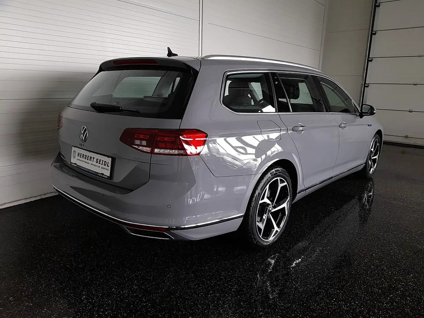 Volkswagen Passat Variant GTE e-Hybrid DSG *LEDER / 18 ZOLL / LED / NAVI ... Grau - 2