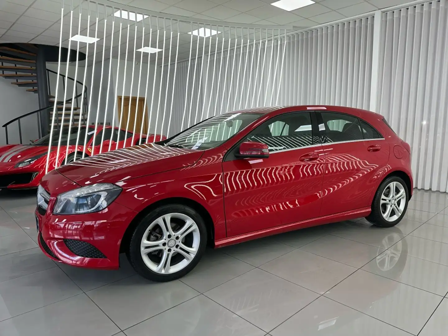 Mercedes-Benz A 180 180CDI BE Style Rojo - 2