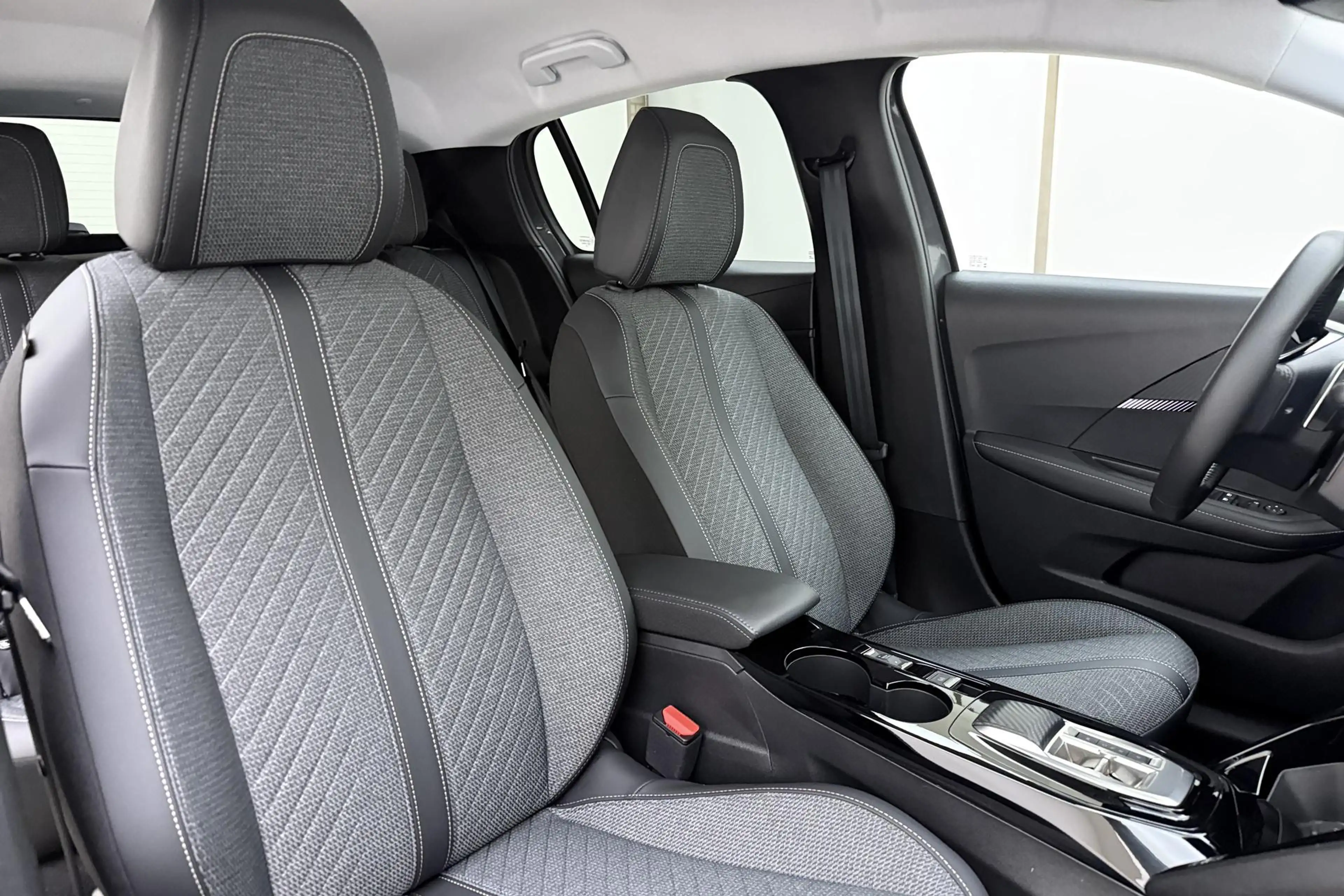 Peugeot 208 1.2 Hybrid 110 e-DCS6 Allure | Achteruitrijcamera — photo 13
