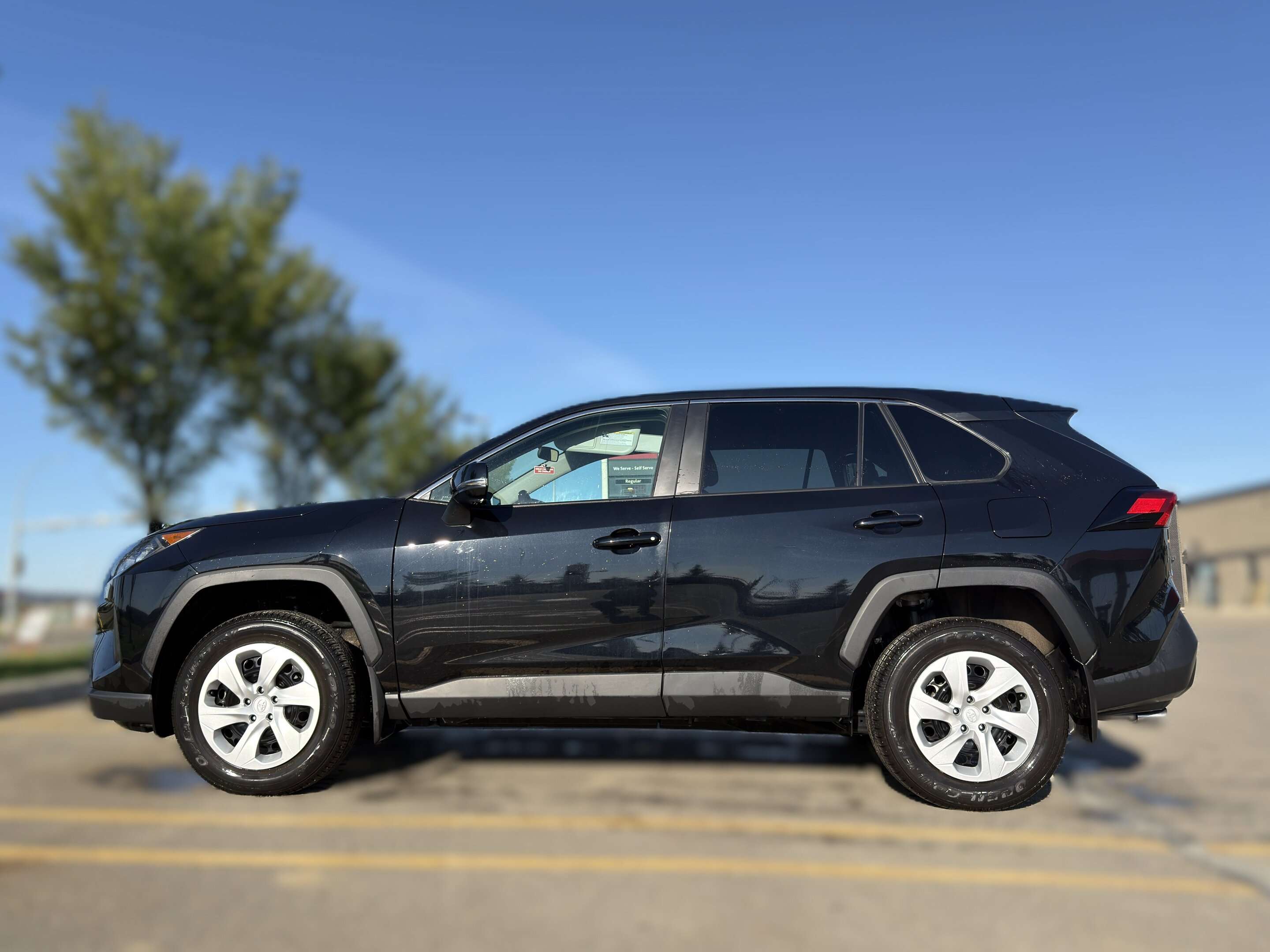2025 Toyota RAV4 LE — снимка 1