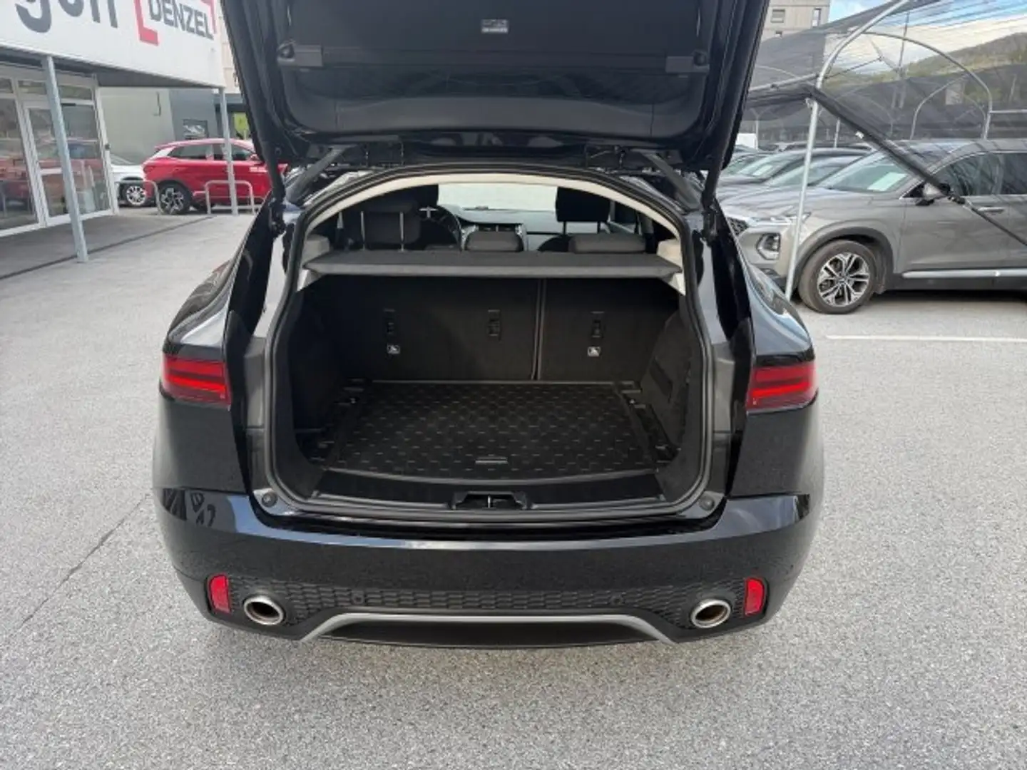 Jaguar E-Pace 2,0D 150PS AWD aut. Schwarz - 2