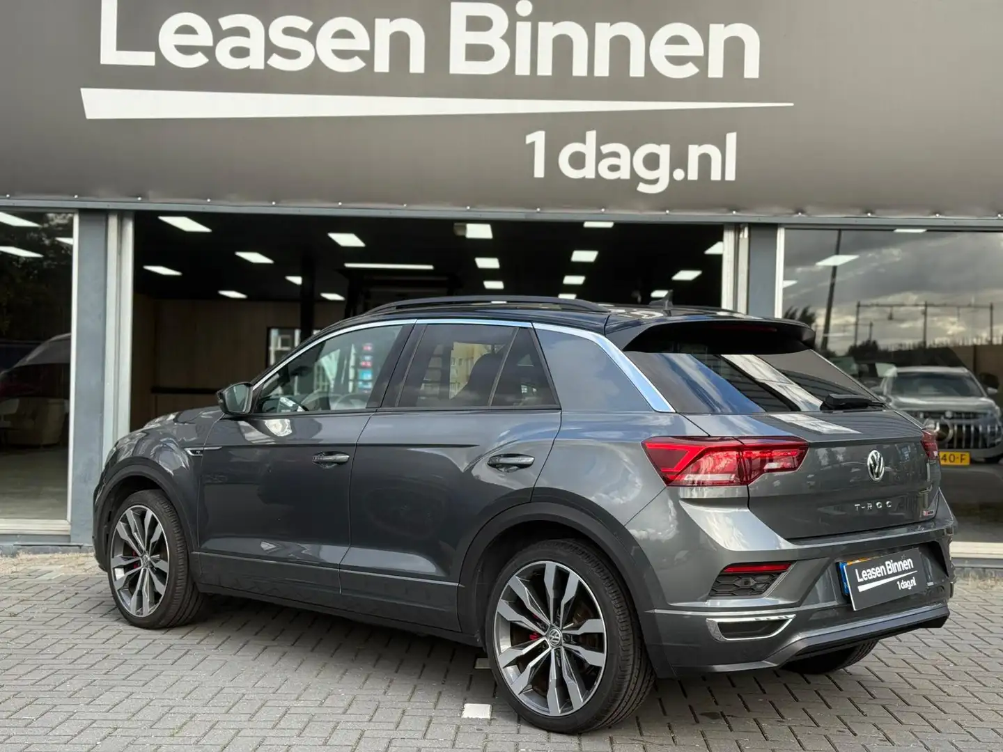 Volkswagen T-Roc 2.0 TSI 4Motion Sport 3x R-Line Pano/Cam/Blindspot Gris - 2