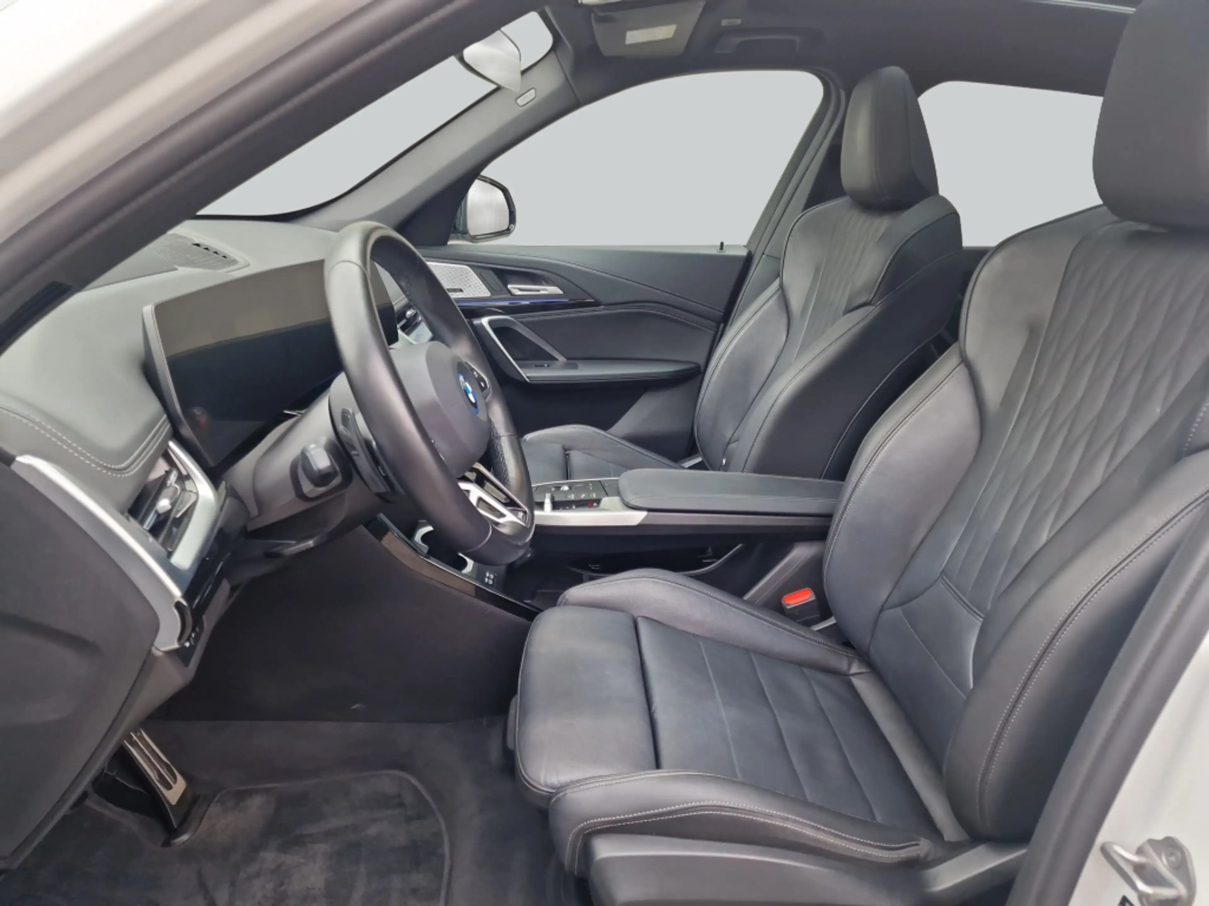 BMW iX1 xDrive30 M-Paket Pano LED HeadUp H&K Navi — photo 12