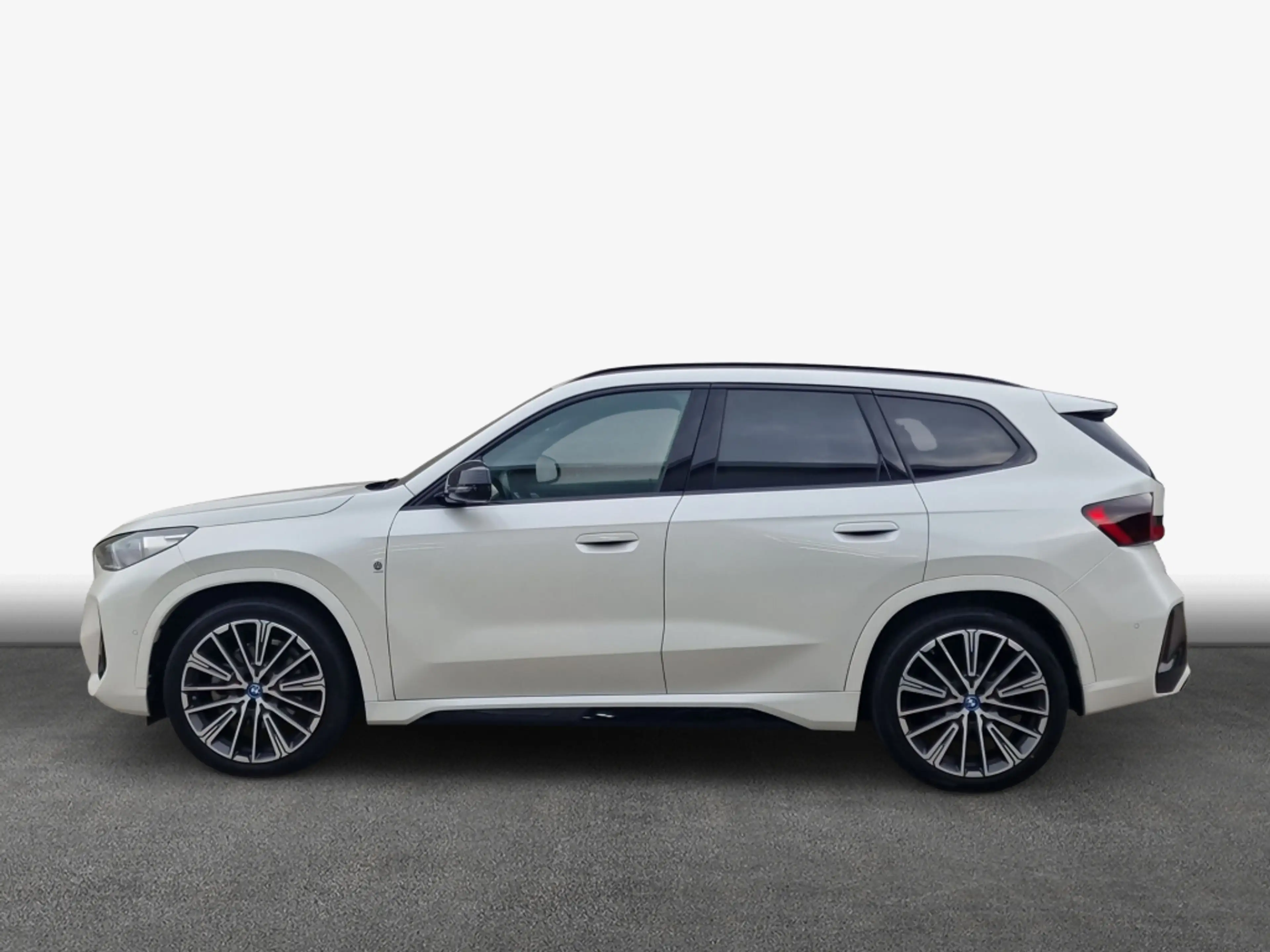 BMW iX1 xDrive30 M-Paket Pano LED HeadUp H&K Navi — photo 6