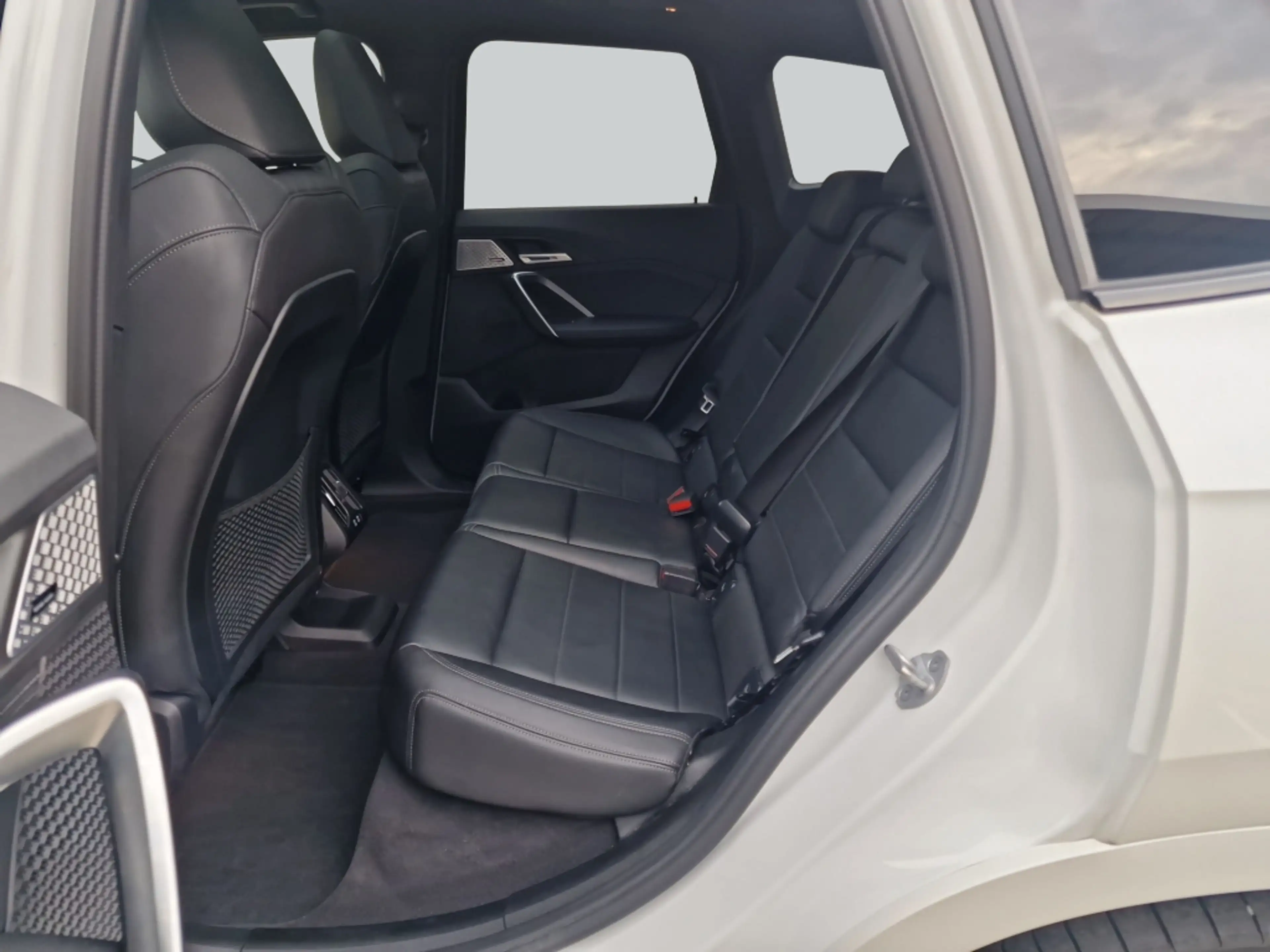 BMW iX1 xDrive30 M-Paket Pano LED HeadUp H&K Navi — photo 13