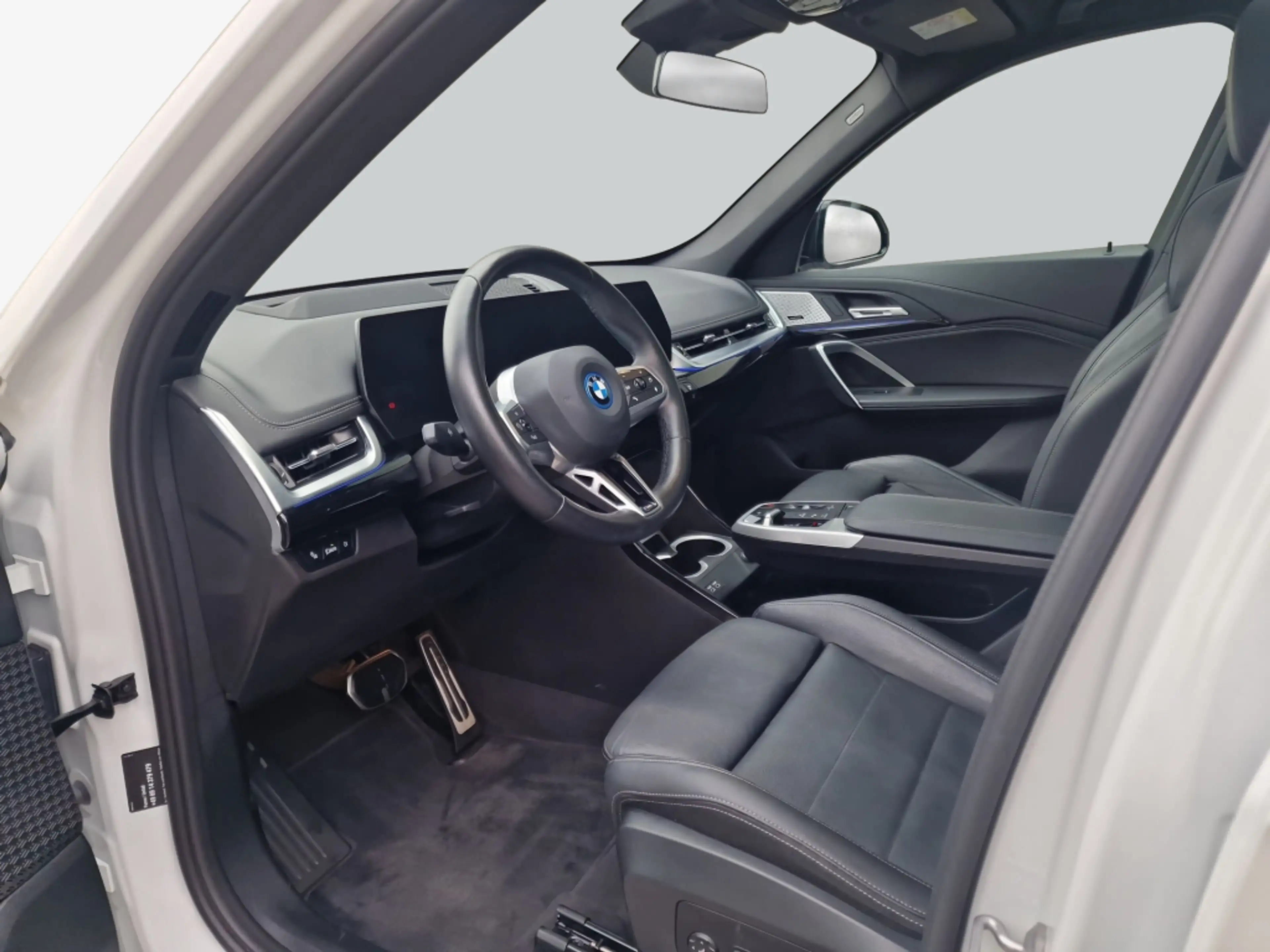 BMW iX1 xDrive30 M-Paket Pano LED HeadUp H&K Navi — photo 11