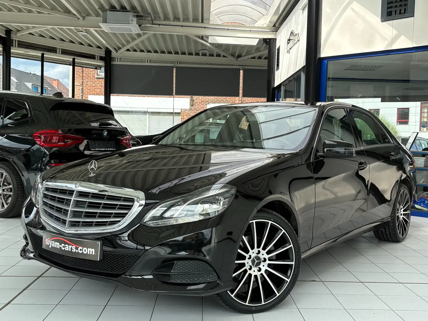 Mercedes-Benz E 200 E 200 CDI *CUIR * GPS * SPORT * JANTES * Zwart - 1
