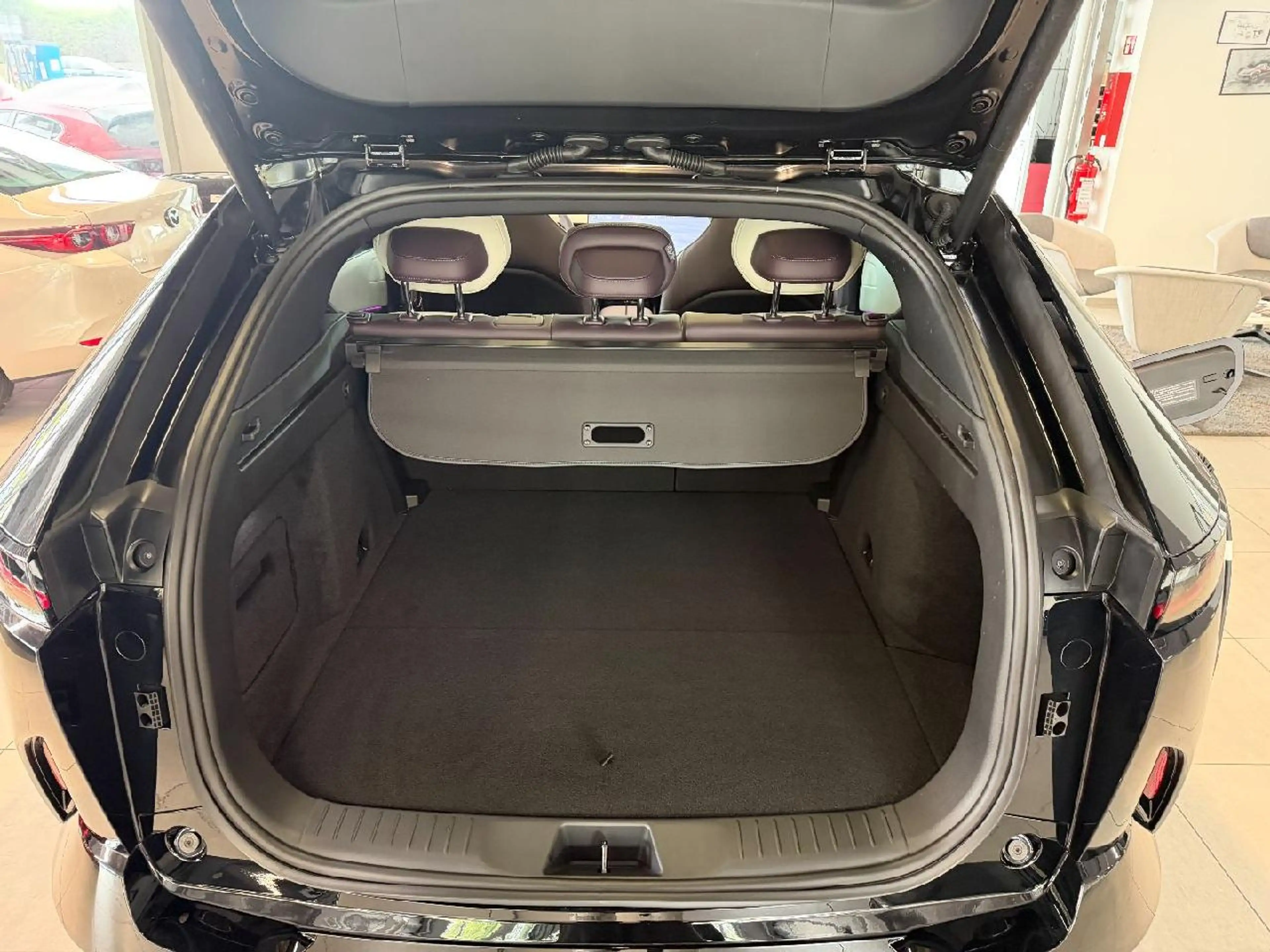 Mazda CX-6e 190 kW EV Takumi Plus — photo 6