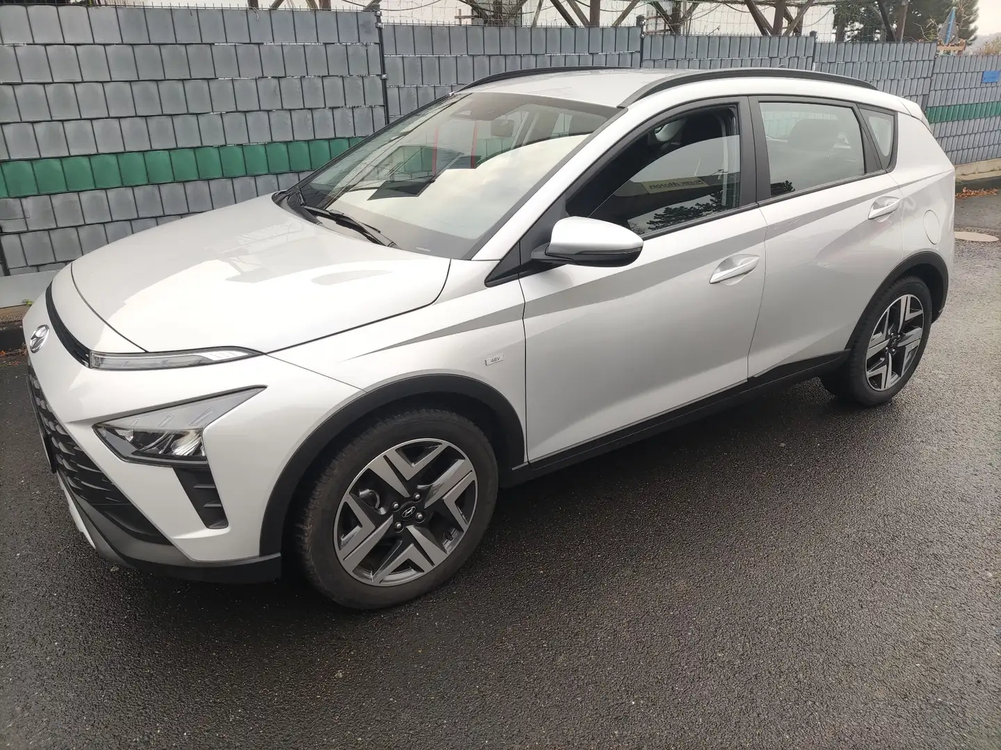 Hyundai BAYON BAYON 1.0 T-GDI 48V-Hybrid Intro Silber - 1